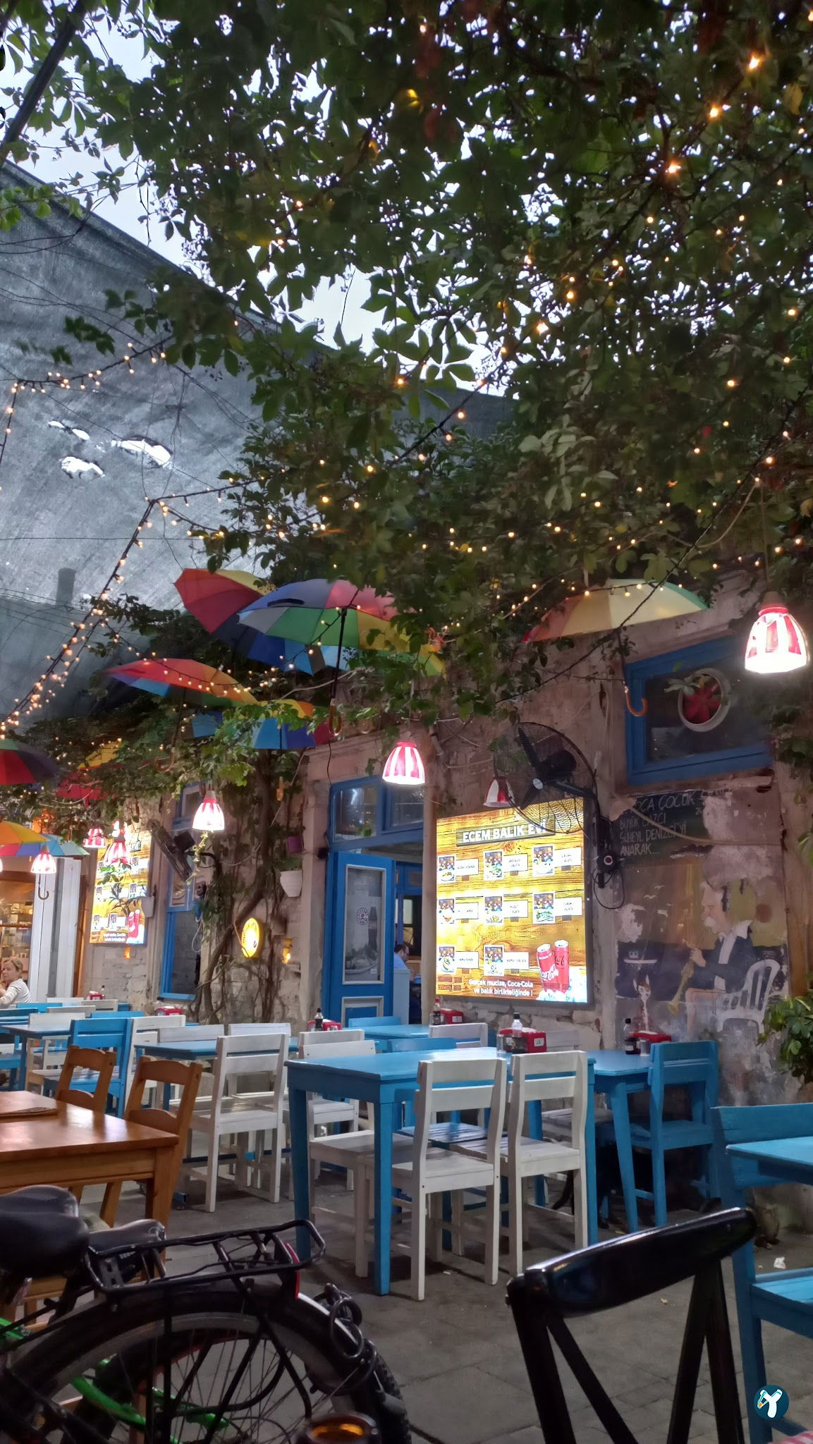 Foça Kirke Otel & Pizzeria