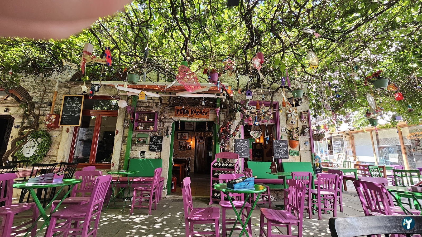 Foça Kirke Otel & Pizzeria