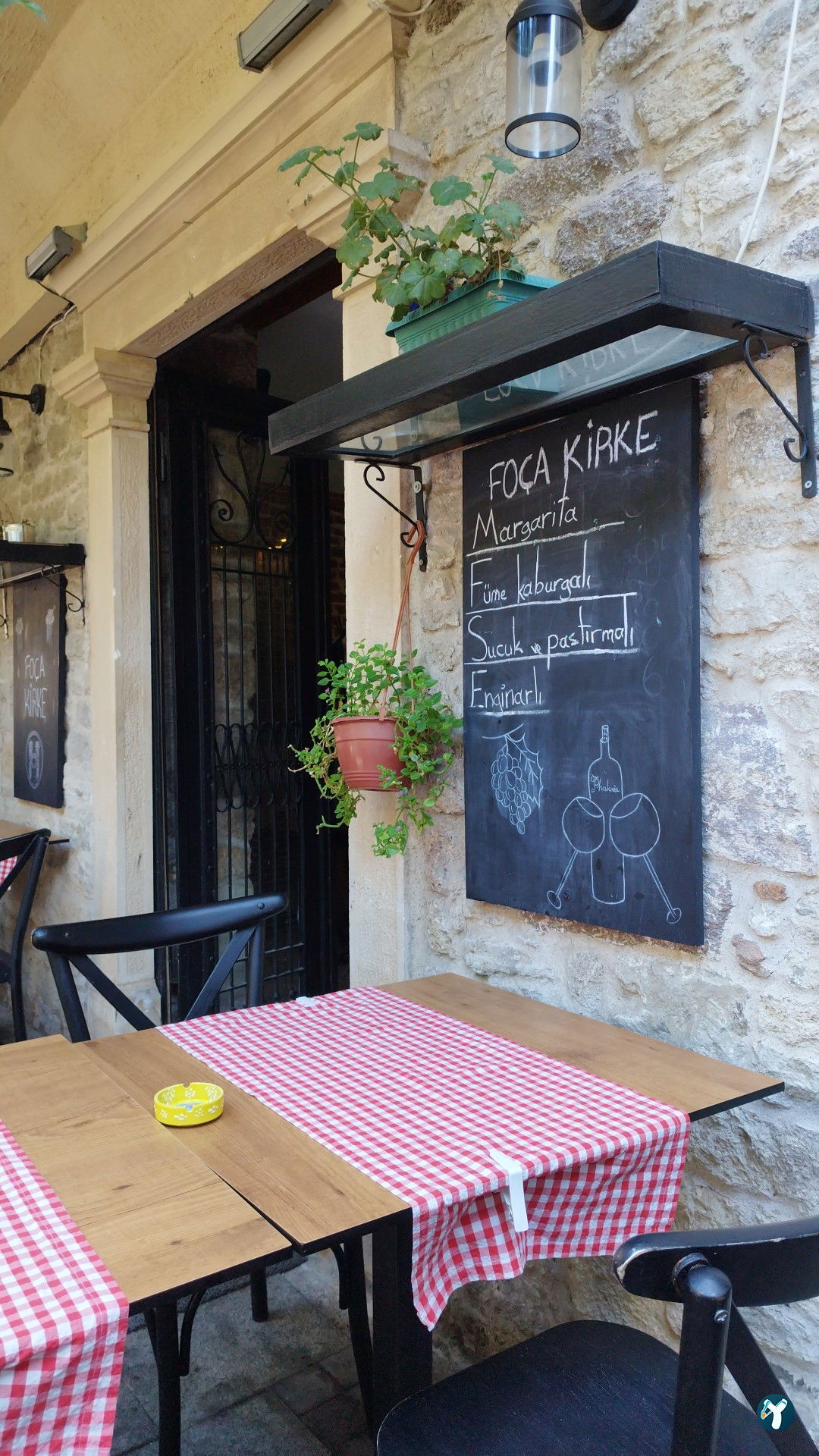 Foça Kirke Otel & Pizzeria