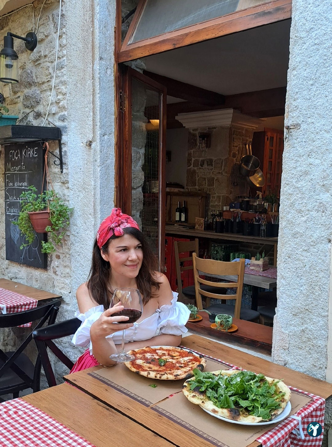 Foça Kirke Otel & Pizzeria
