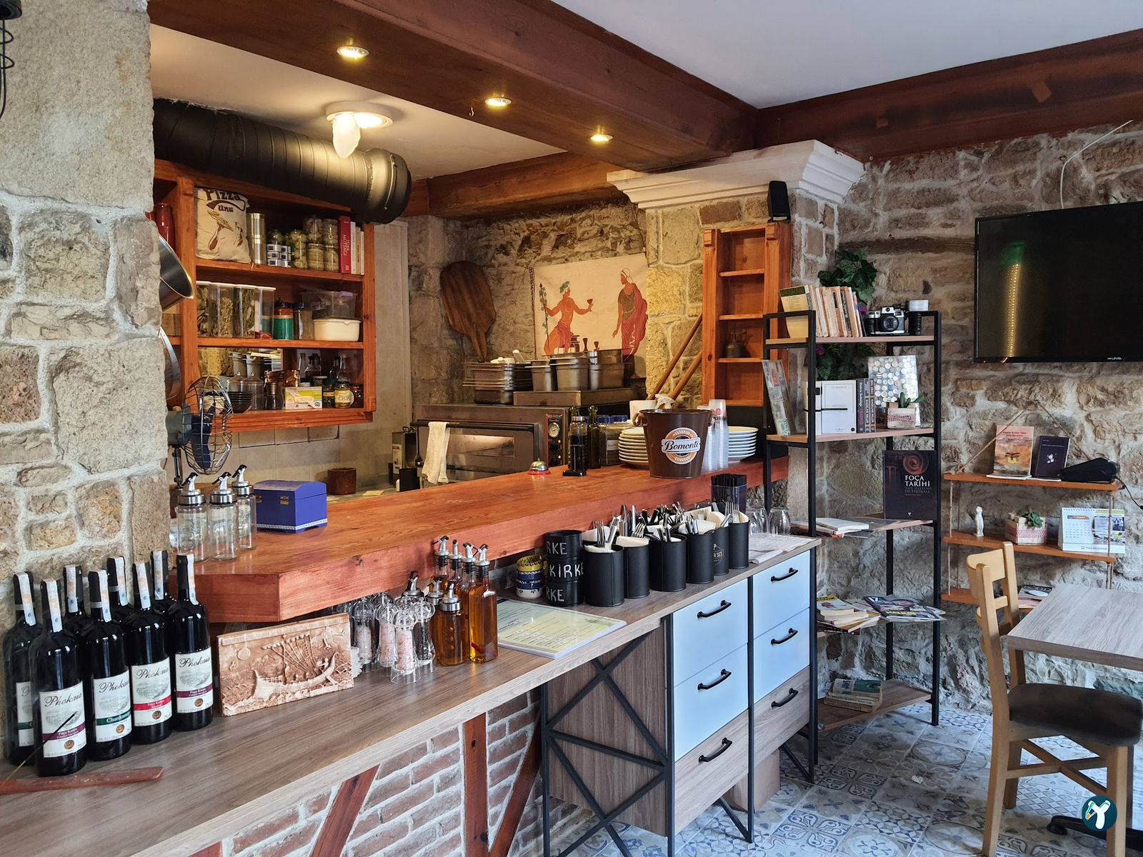 Foça Kirke Otel & Pizzeria