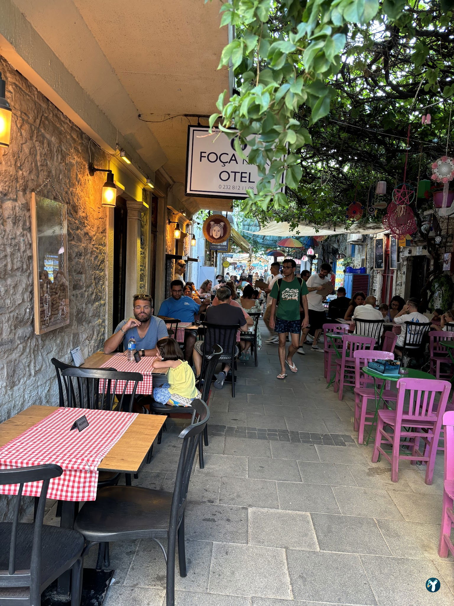 Foça Kirke Otel & Pizzeria