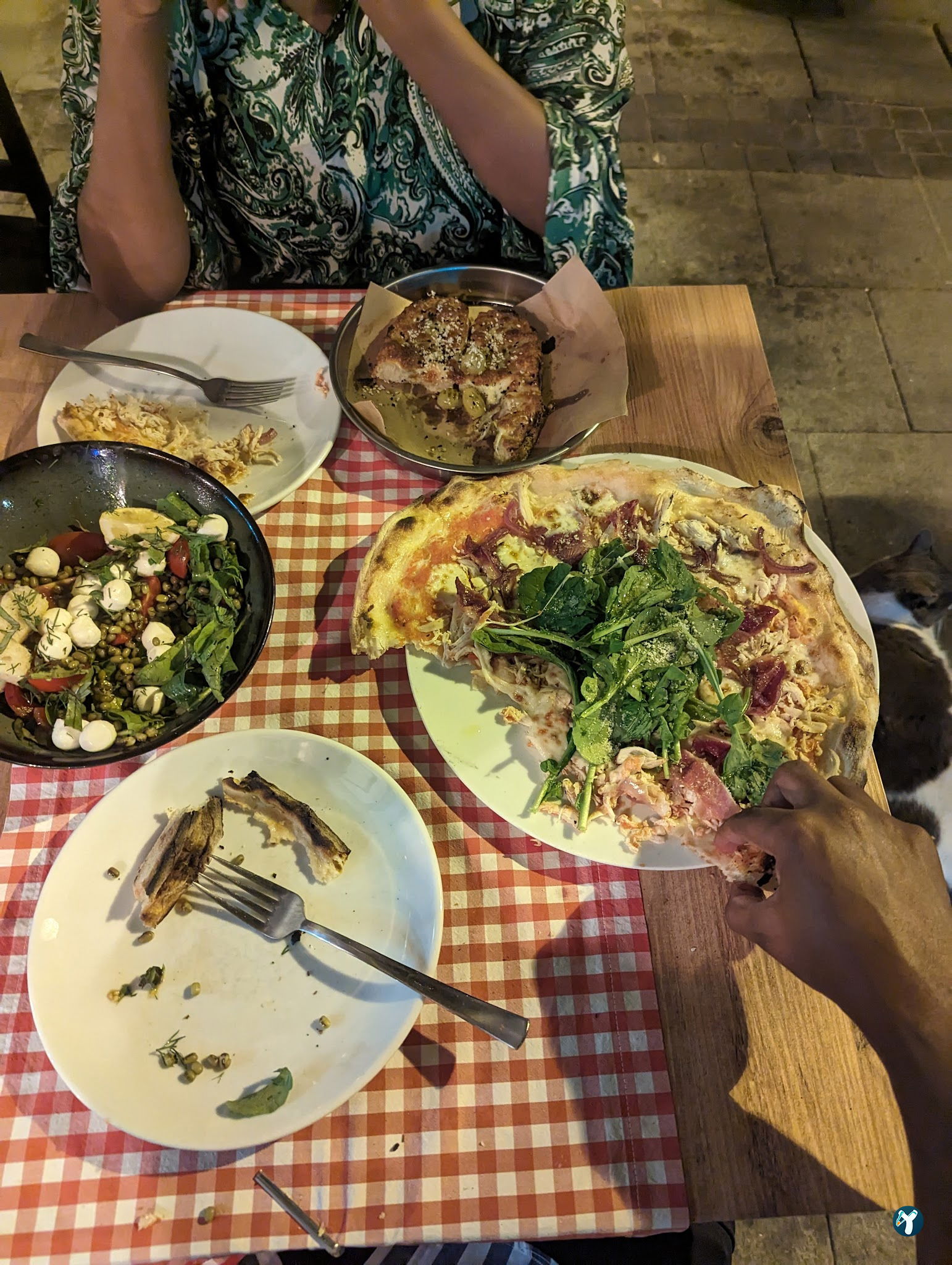 Foça Kirke Otel & Pizzeria