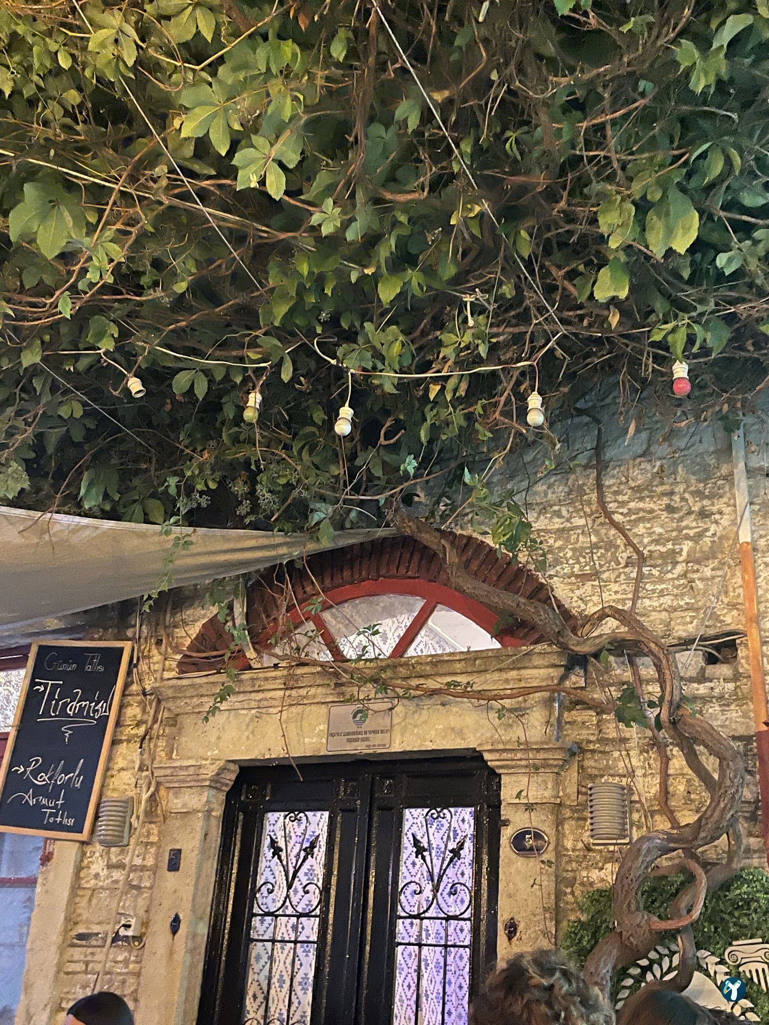 Foça Kirke Otel & Pizzeria