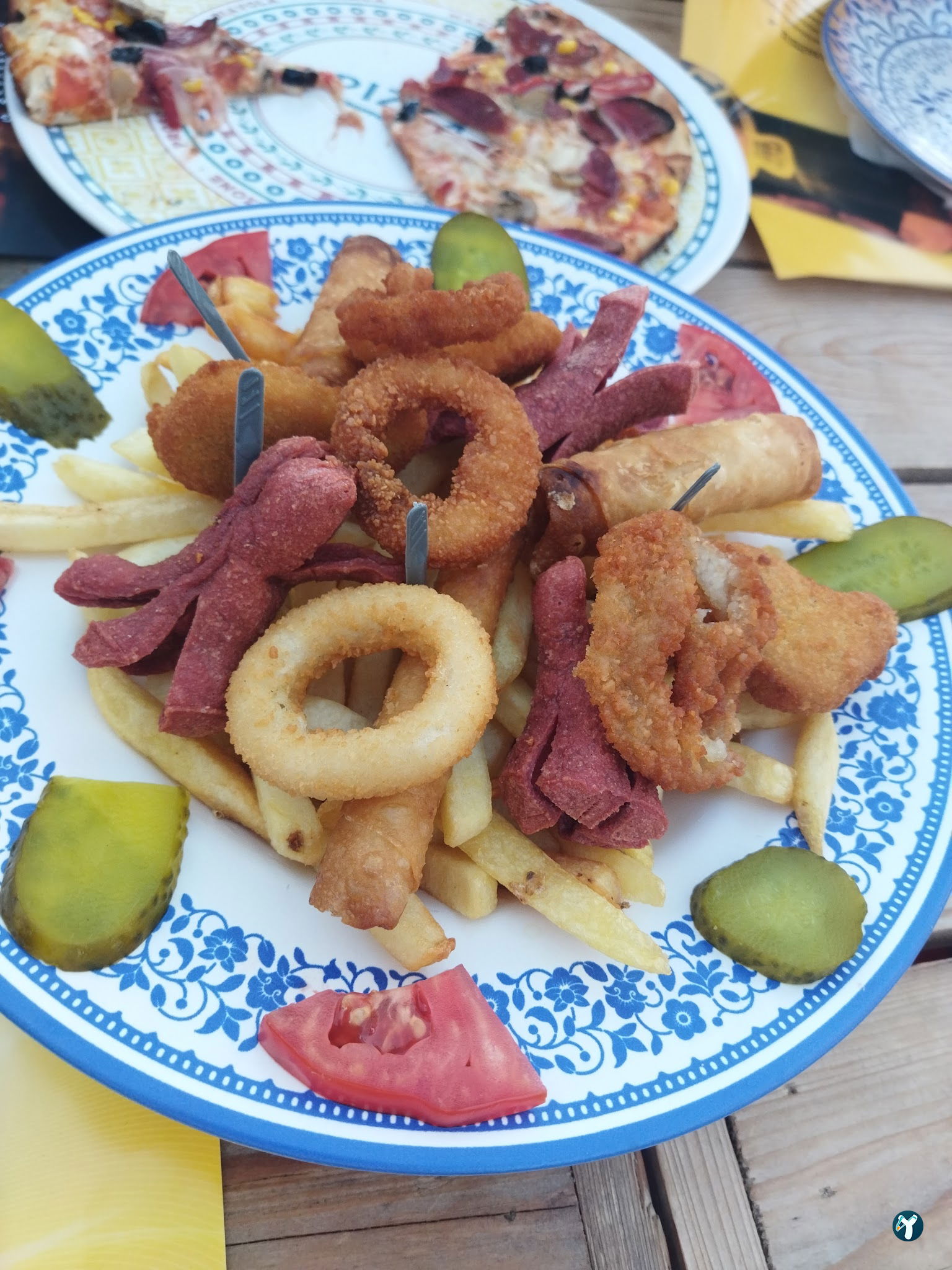 Foça Kirke Otel & Pizzeria