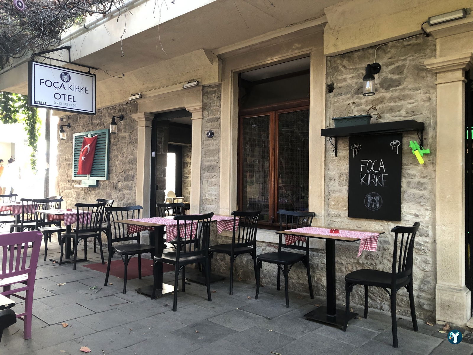 Foça Kirke Otel & Pizzeria
