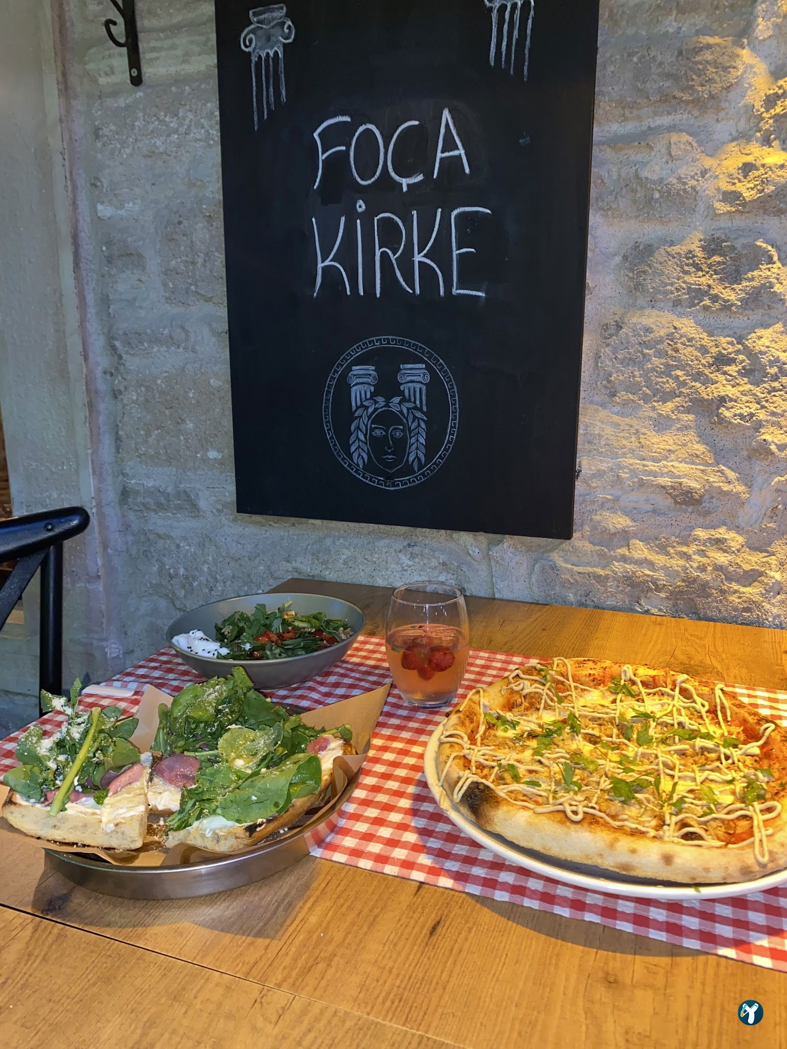 Foça Kirke Otel & Pizzeria