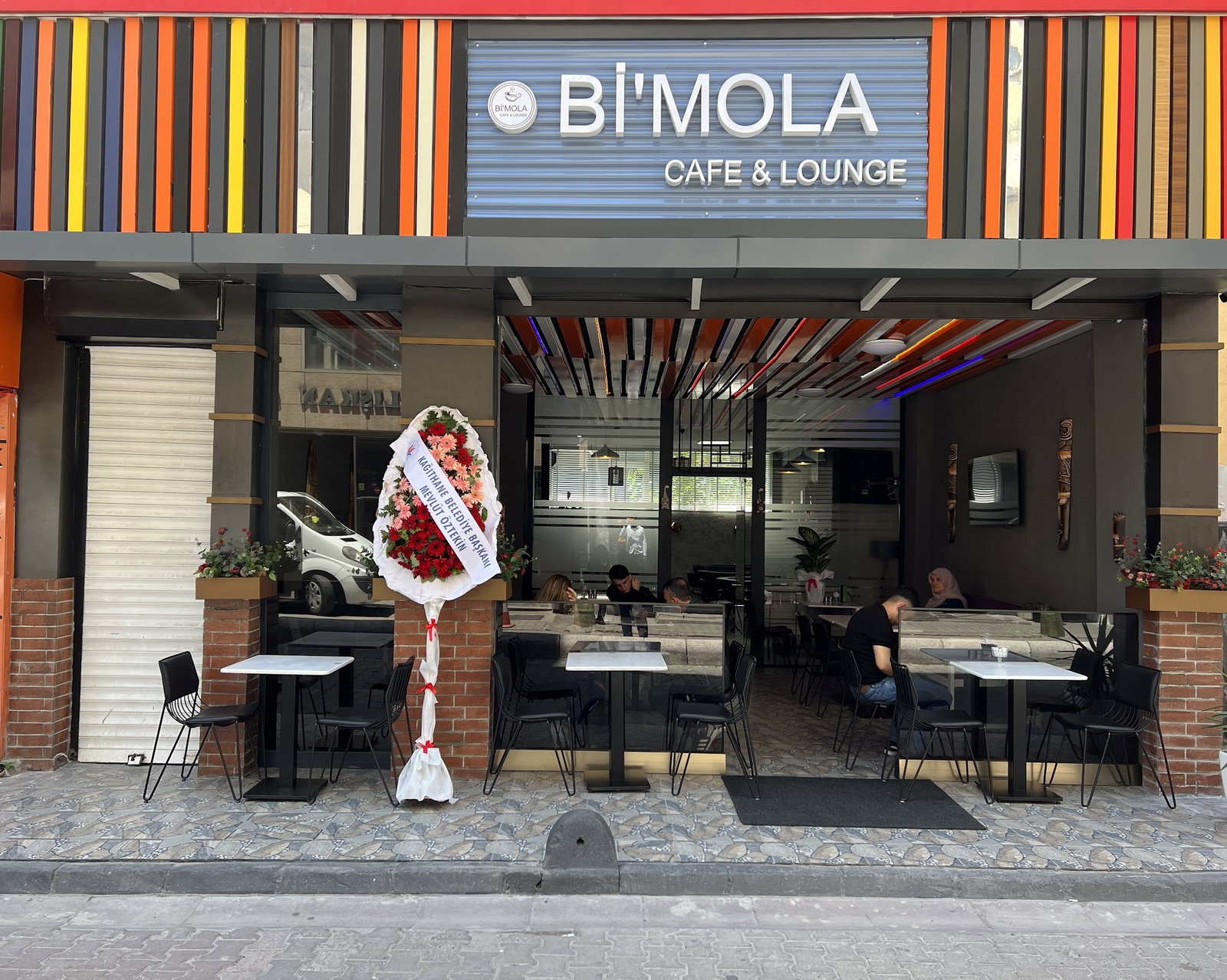 Bi'Mola Cafe & Lounge