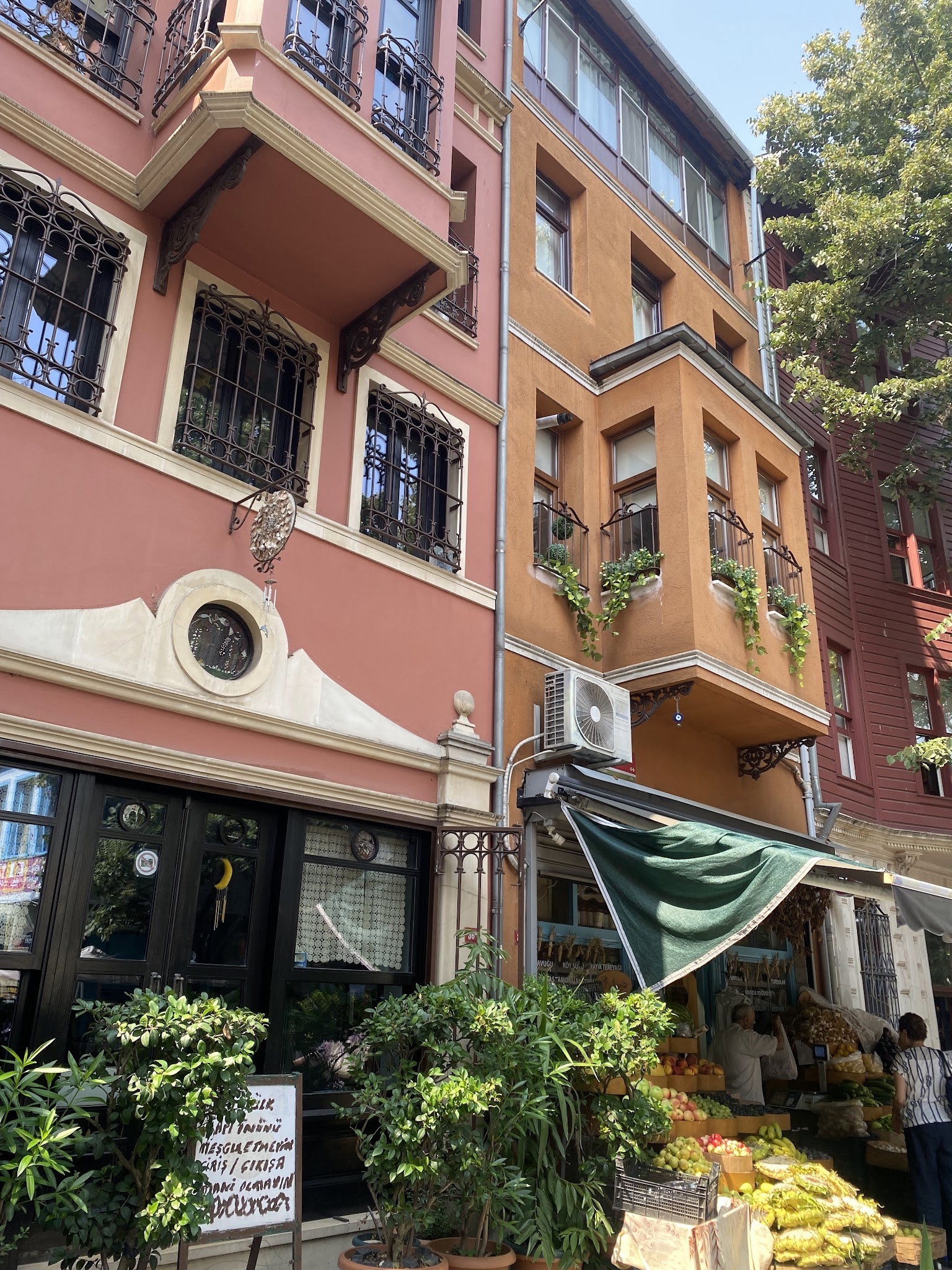 Nail Kitabevi & Cafe