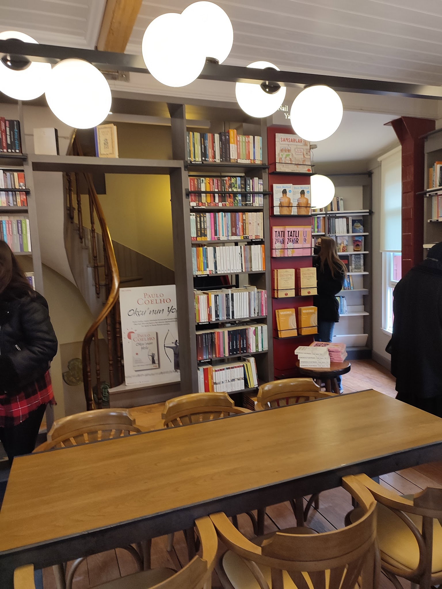 Nail Kitabevi & Cafe