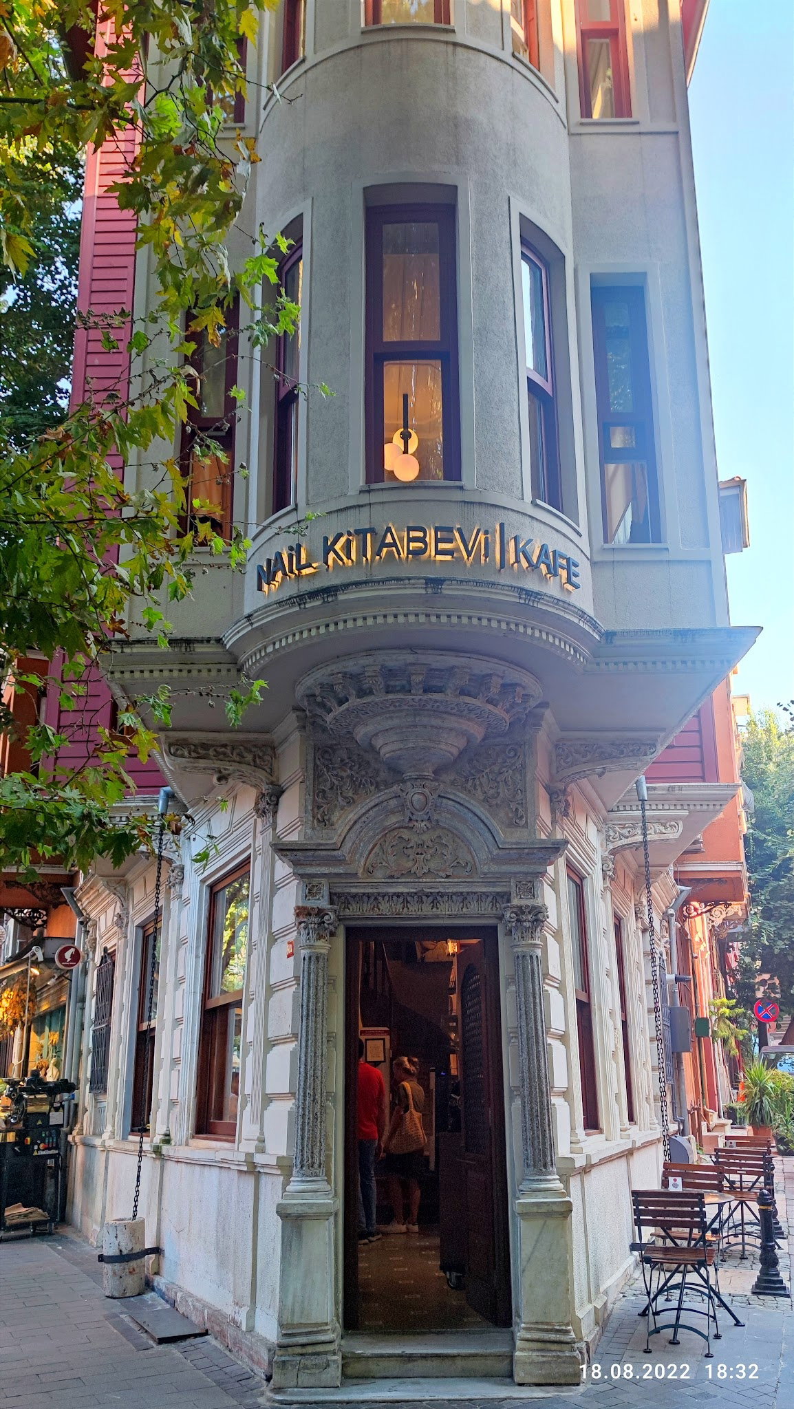 Nail Kitabevi & Cafe