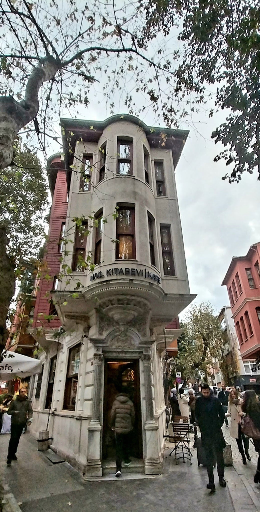 Nail Kitabevi & Cafe