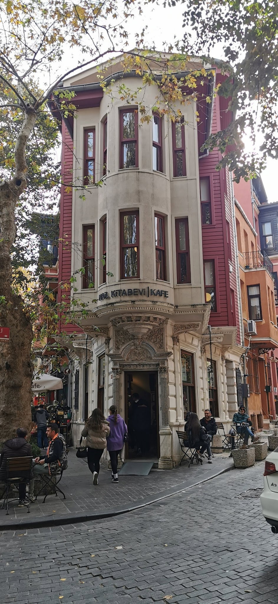 Nail Kitabevi & Cafe