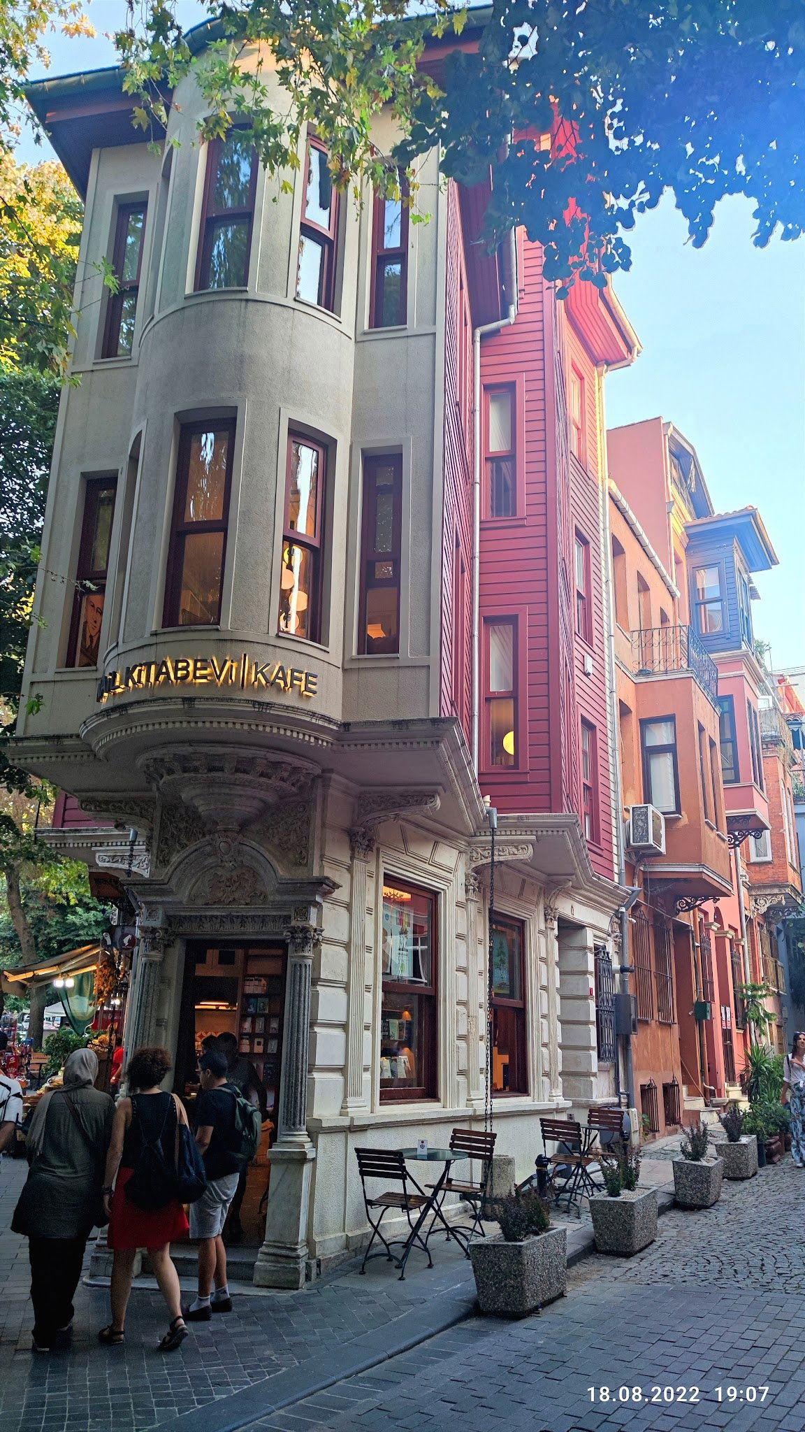 Nail Kitabevi & Cafe