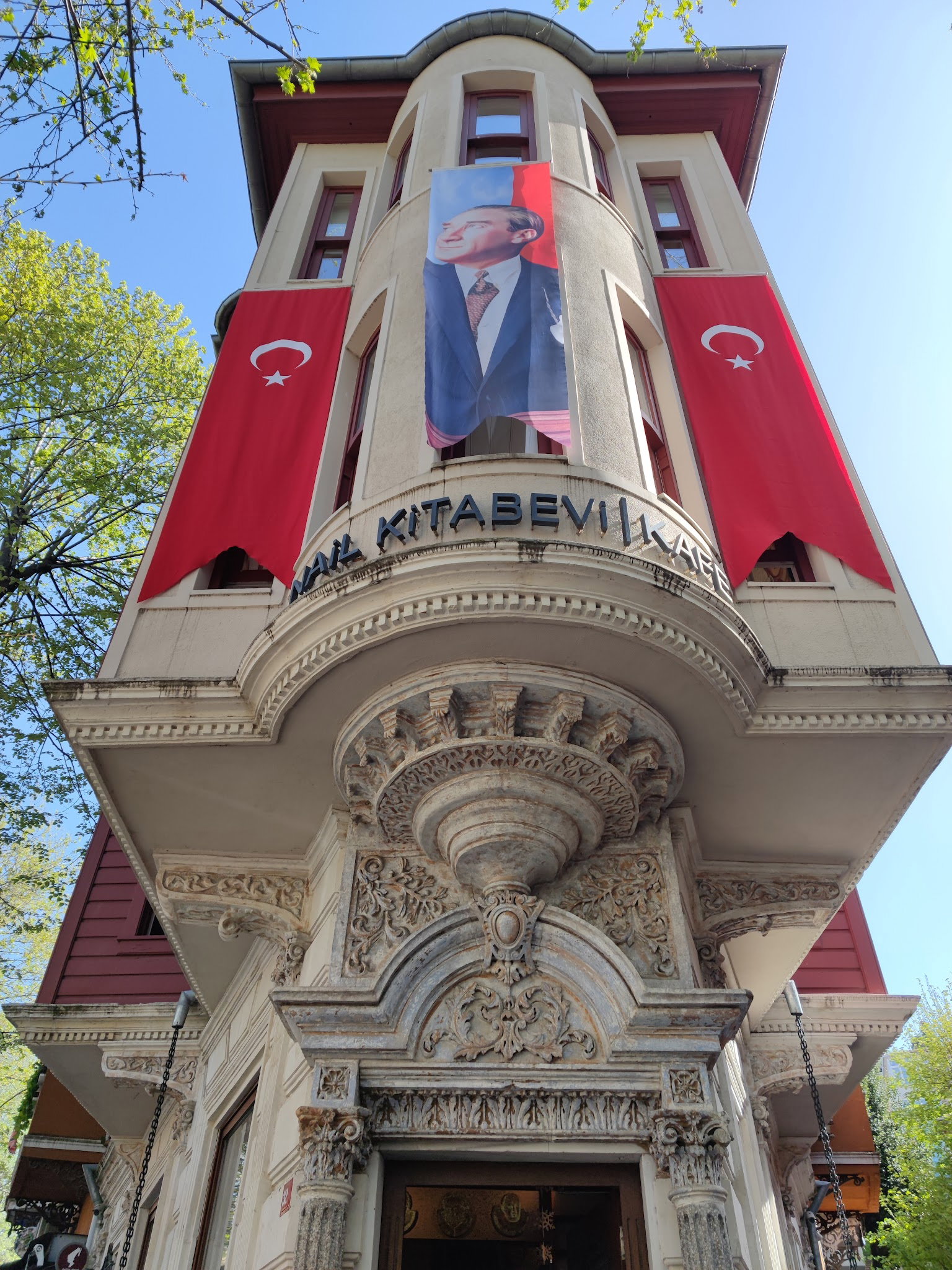 Nail Kitabevi & Cafe