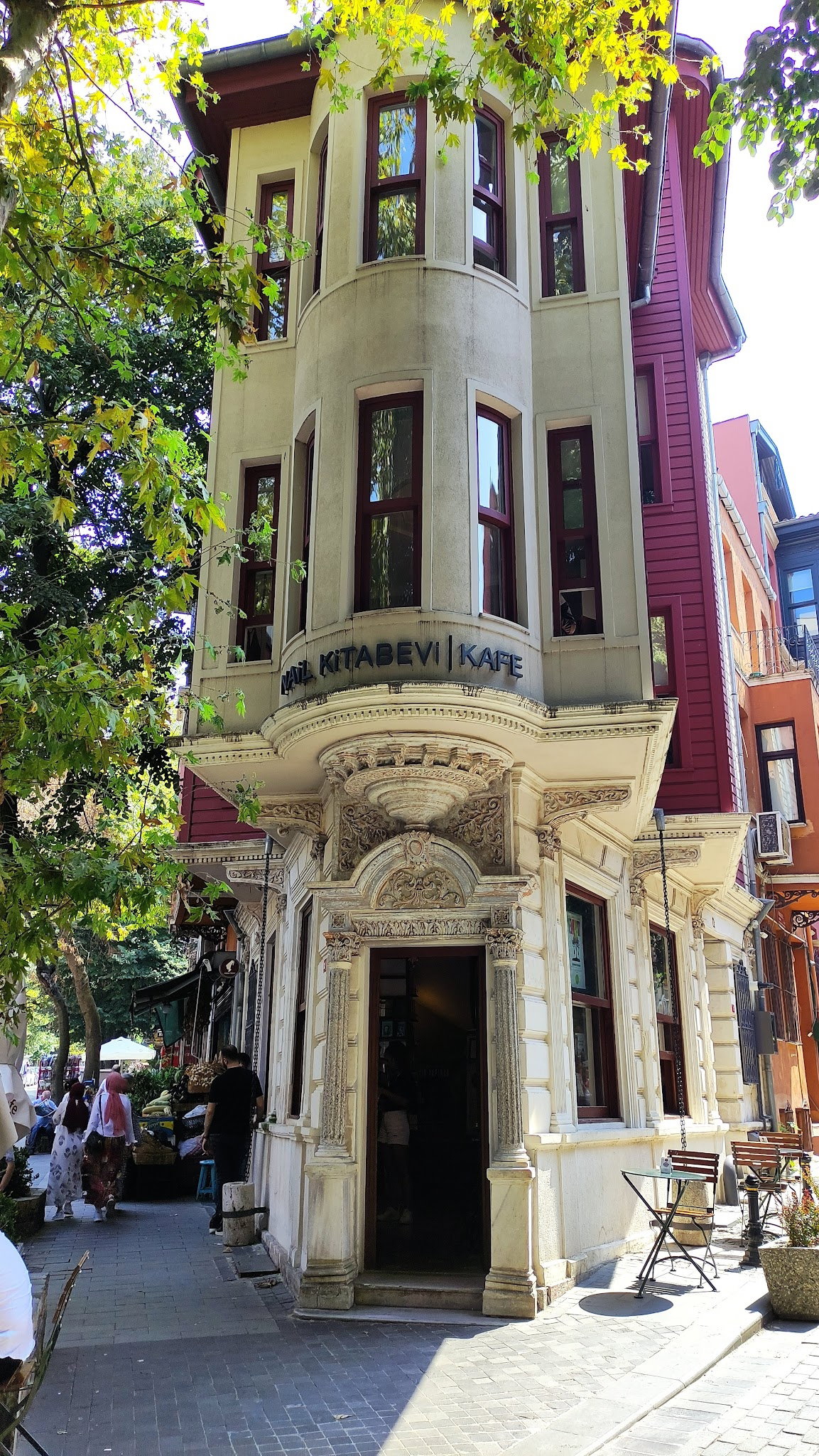 Nail Kitabevi & Cafe