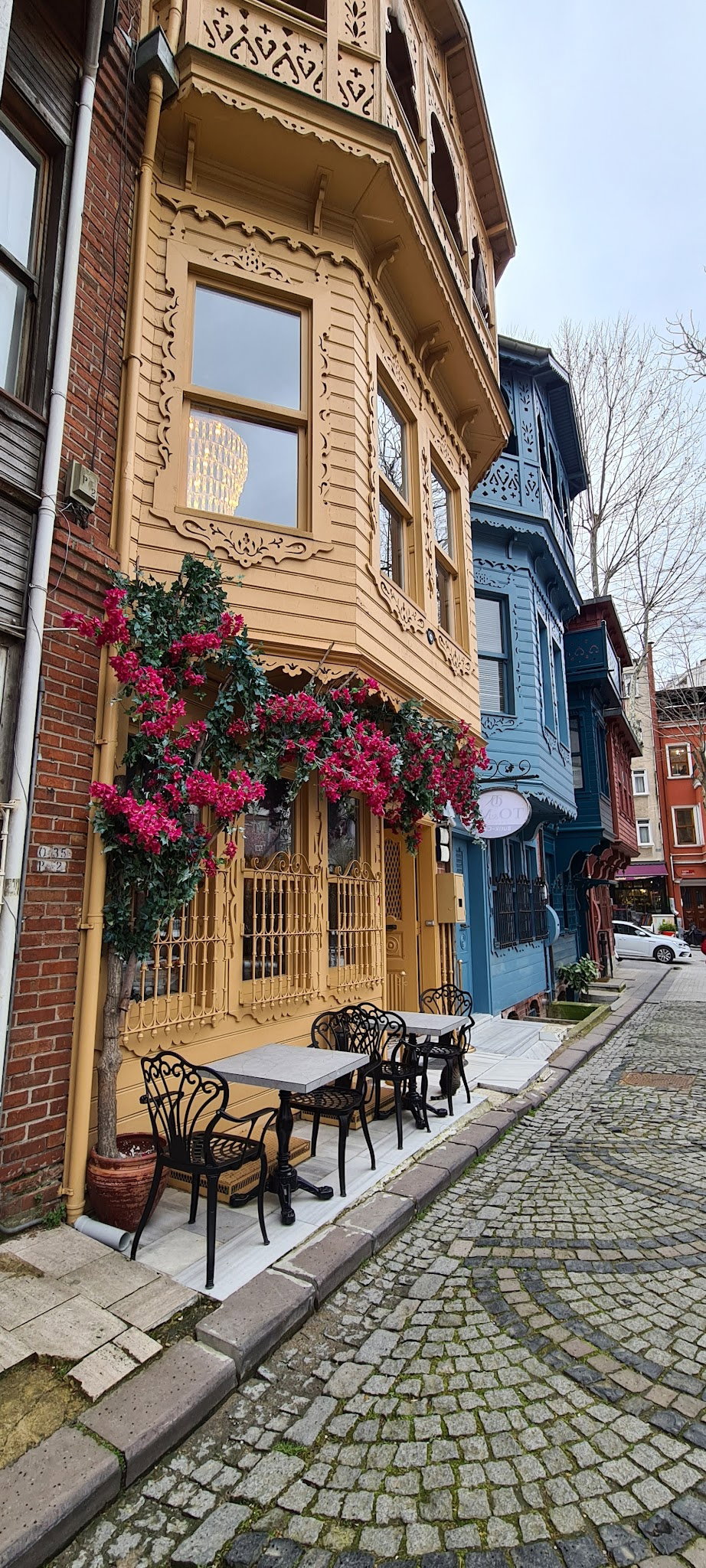 Nail Kitabevi & Cafe