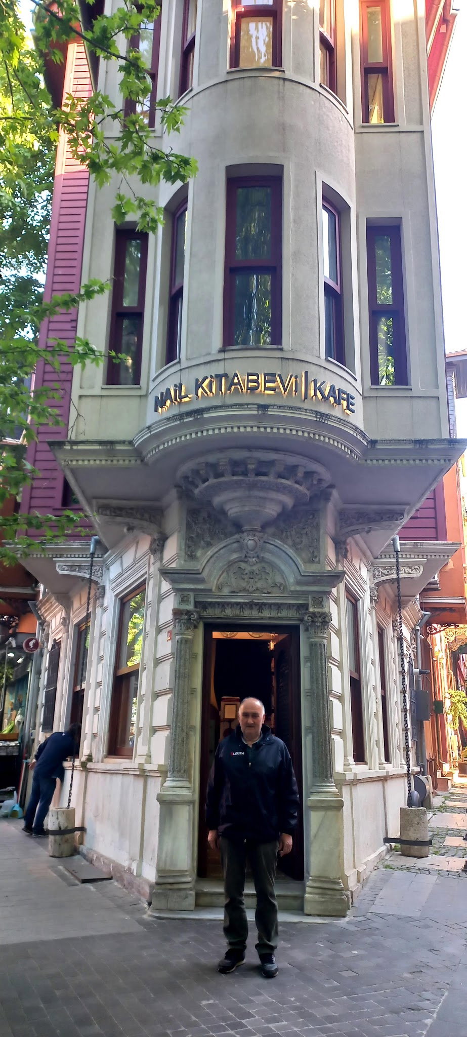 Nail Kitabevi & Cafe