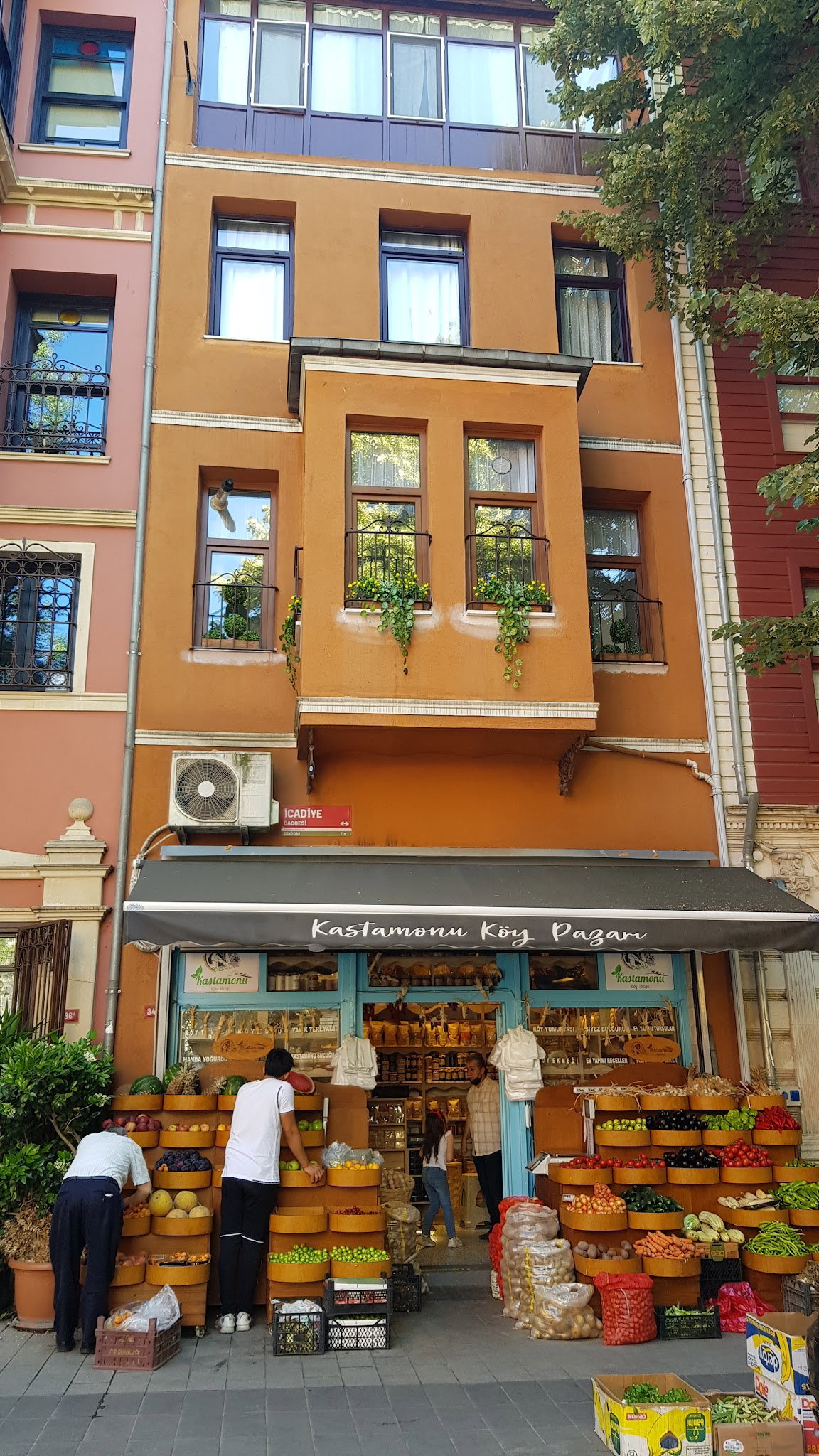 Nail Kitabevi & Cafe