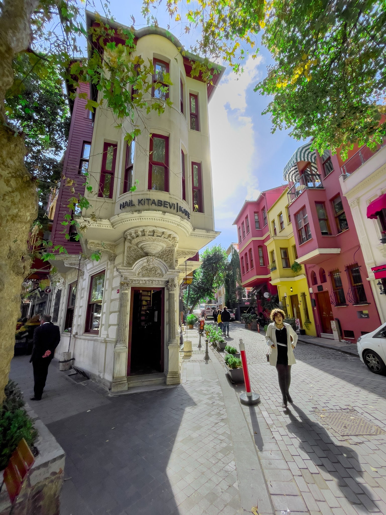 Nail Kitabevi & Cafe