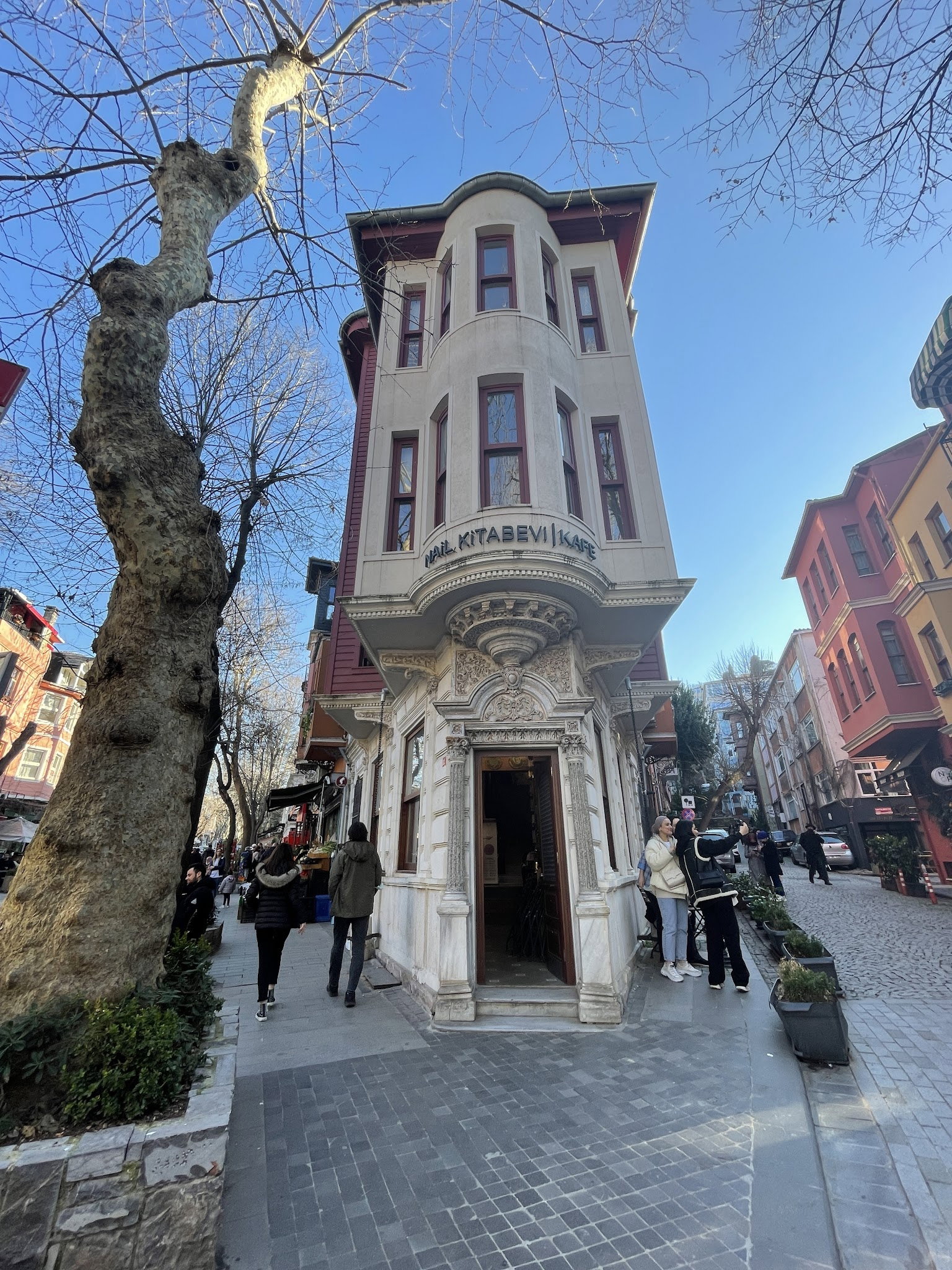 Nail Kitabevi & Cafe