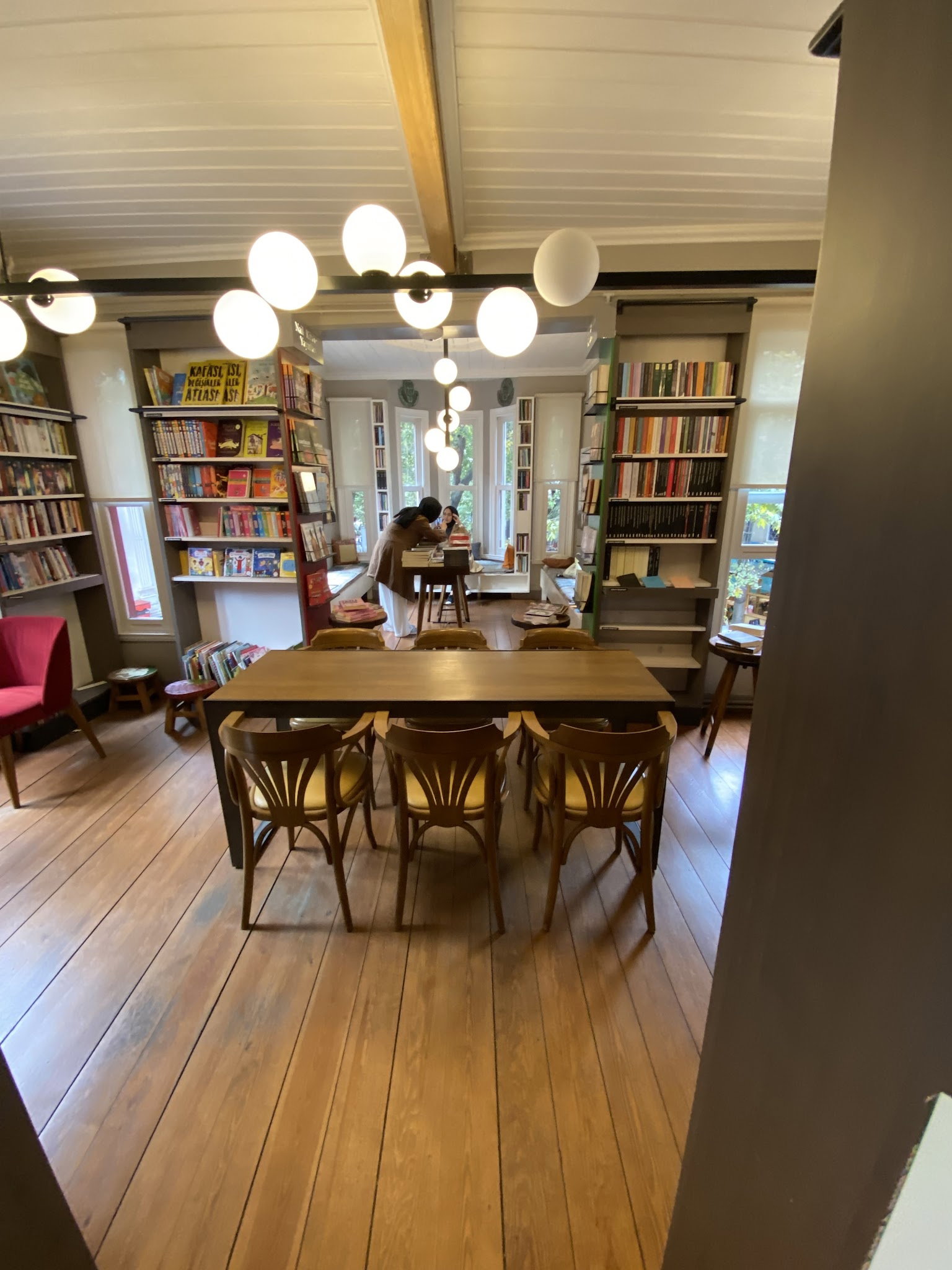 Nail Kitabevi & Cafe