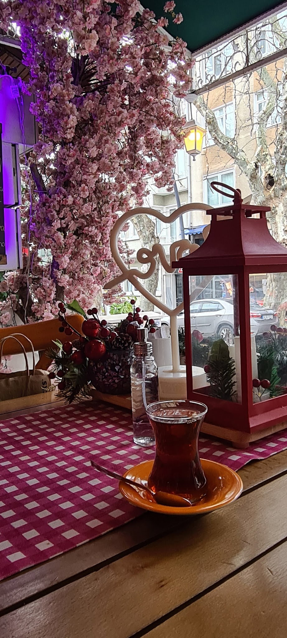 Nail Kitabevi & Cafe