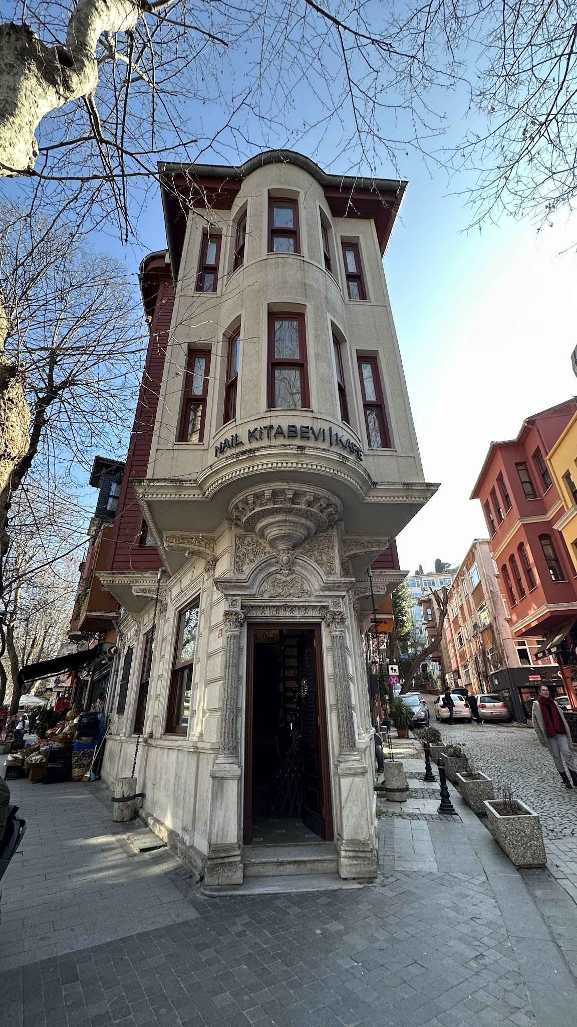 Nail Kitabevi & Cafe