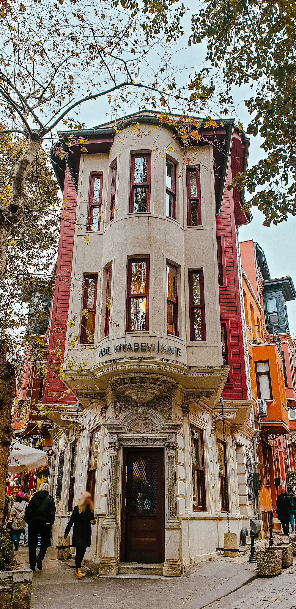 Nail Kitabevi & Cafe