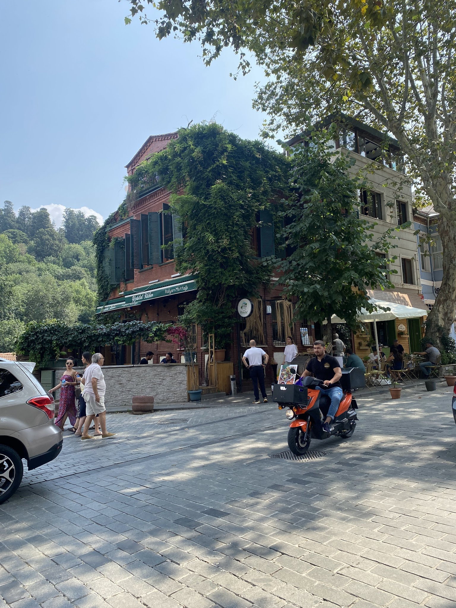 Nail Kitabevi & Cafe