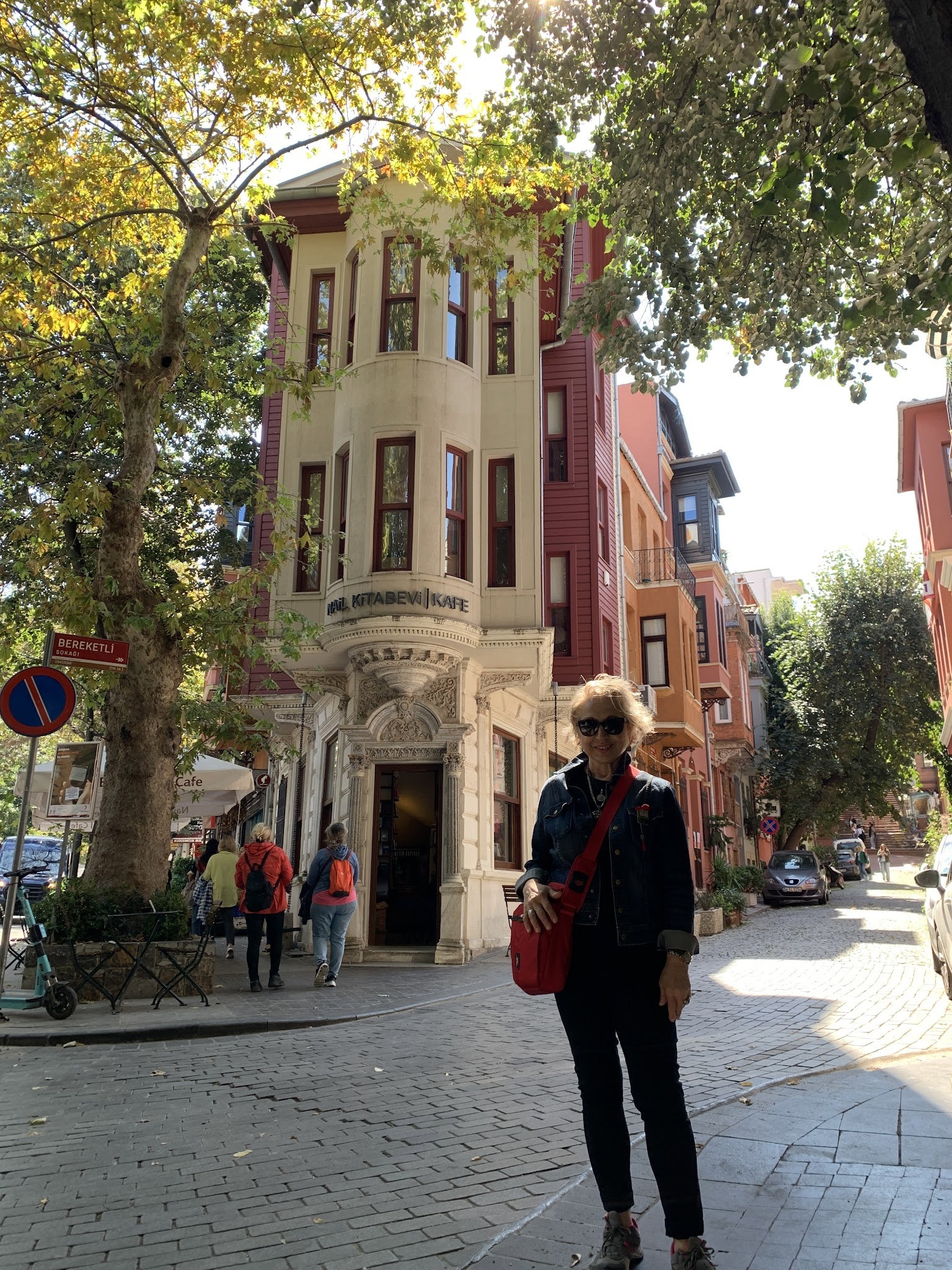 Nail Kitabevi & Cafe