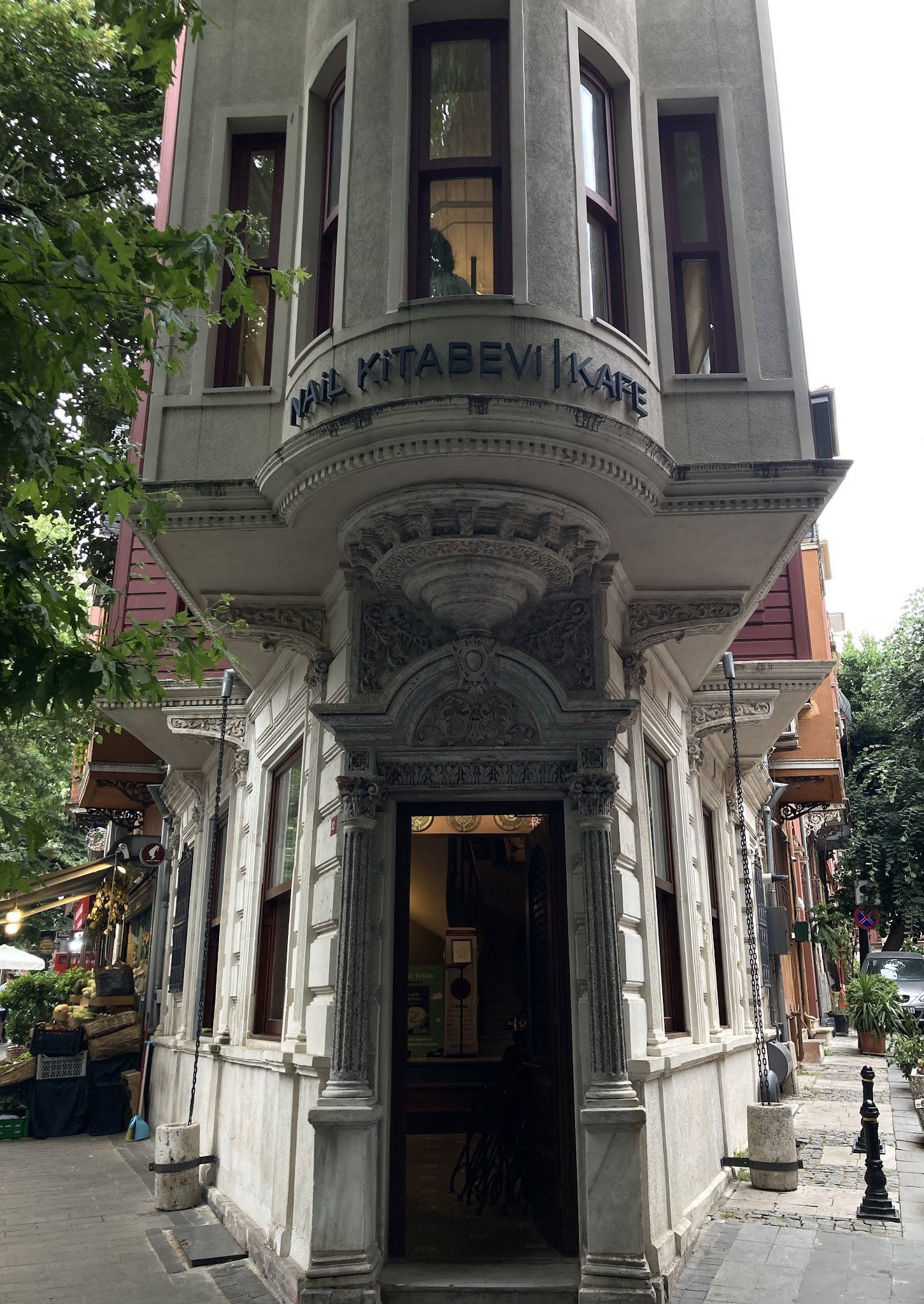 Nail Kitabevi & Cafe