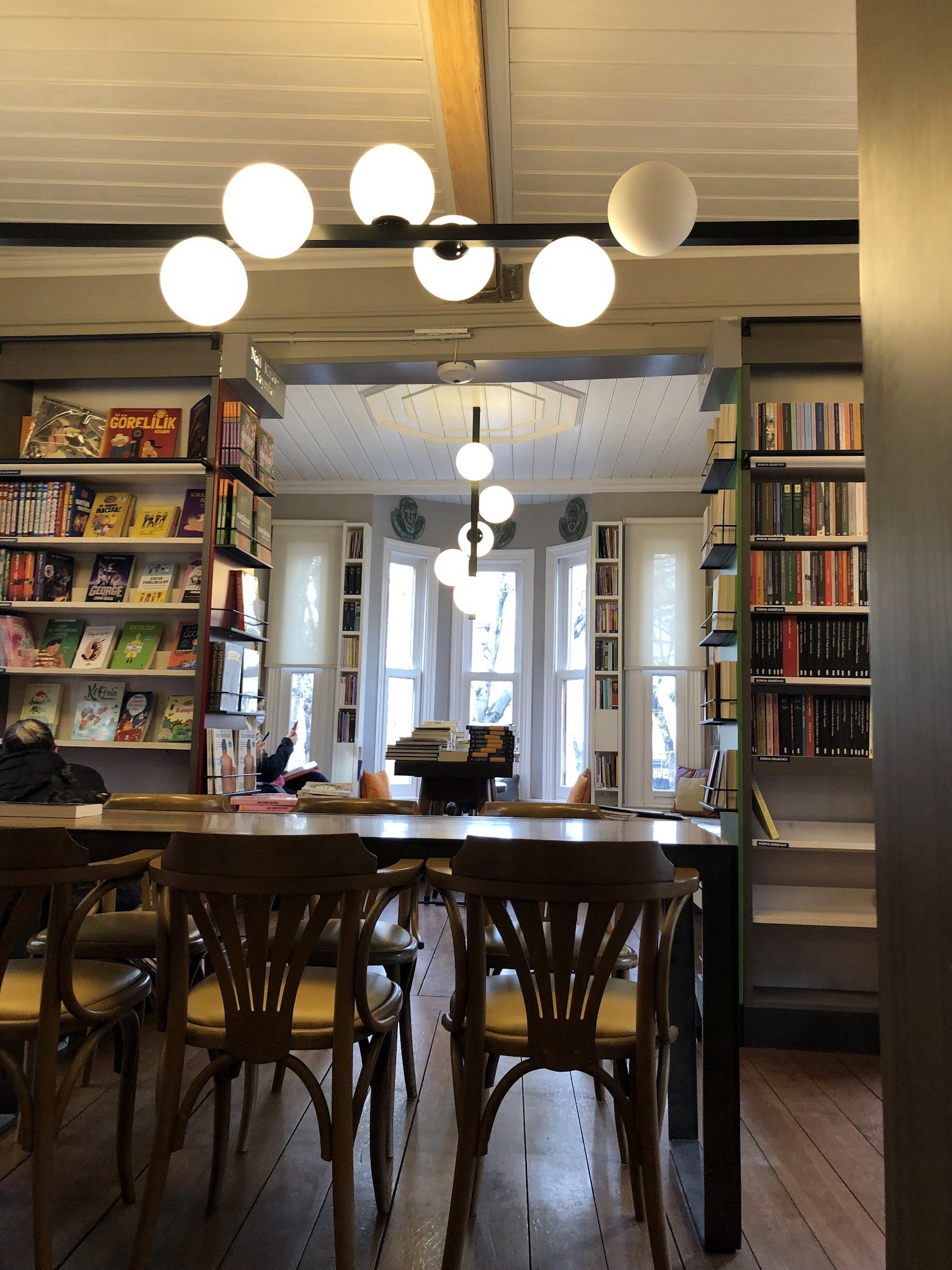 Nail Kitabevi & Cafe