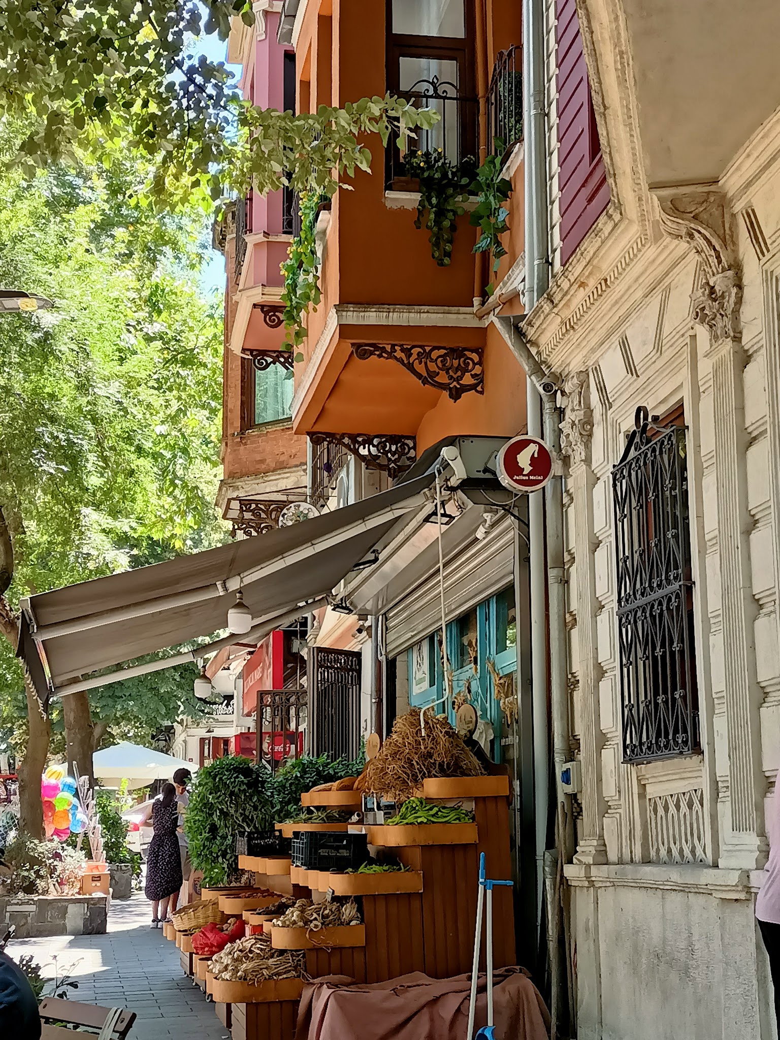 Nail Kitabevi & Cafe