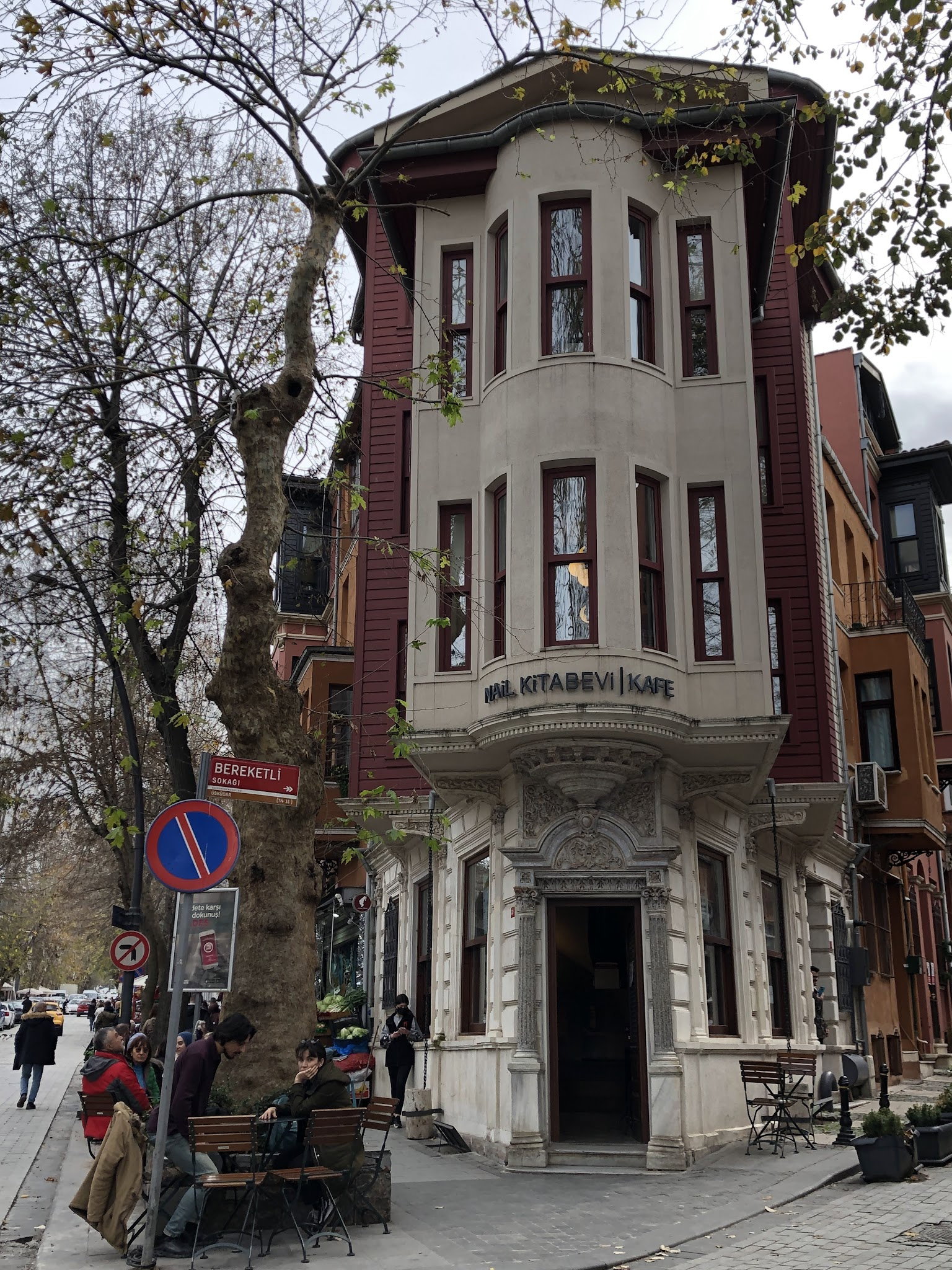 Nail Kitabevi & Cafe