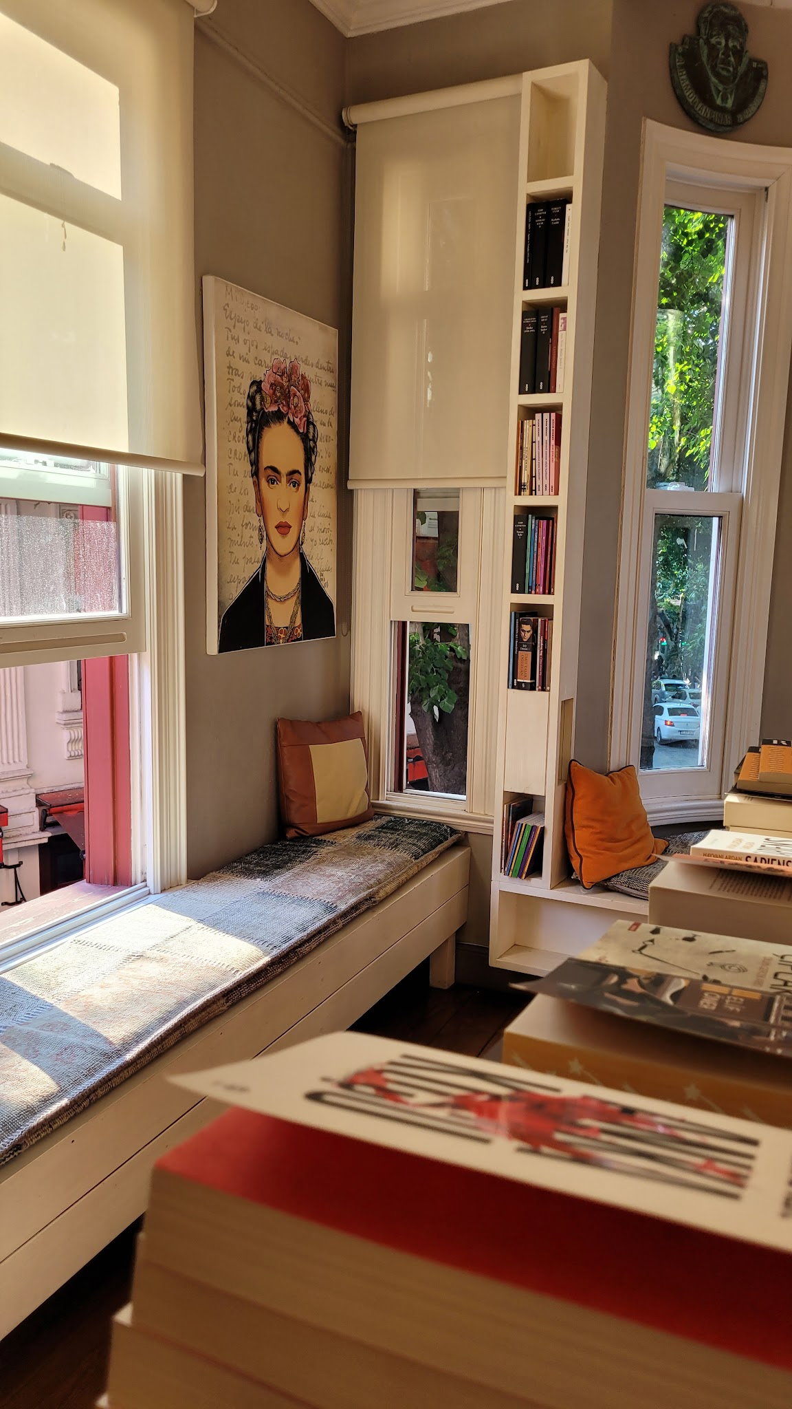 Nail Kitabevi & Cafe