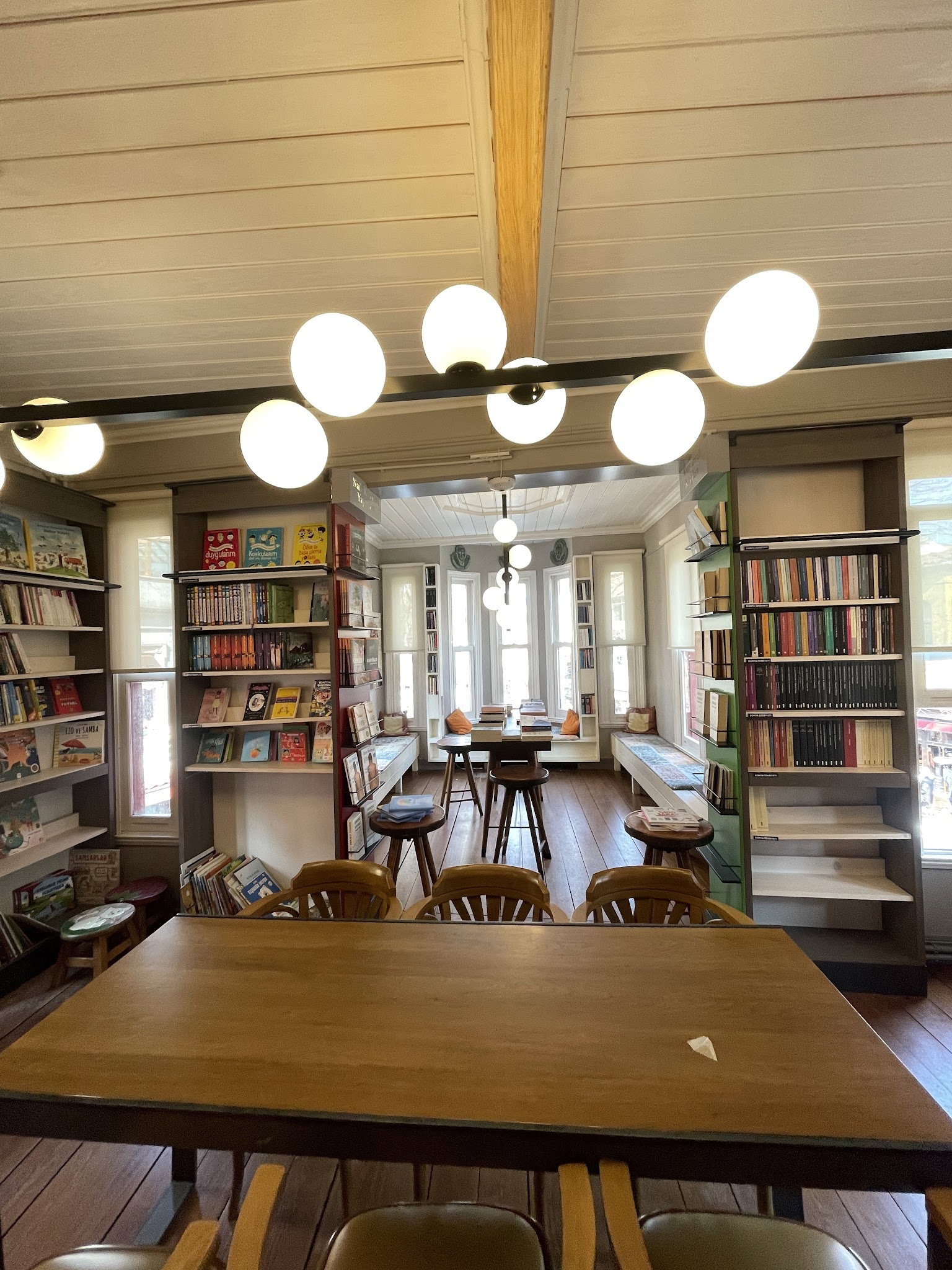 Nail Kitabevi & Cafe