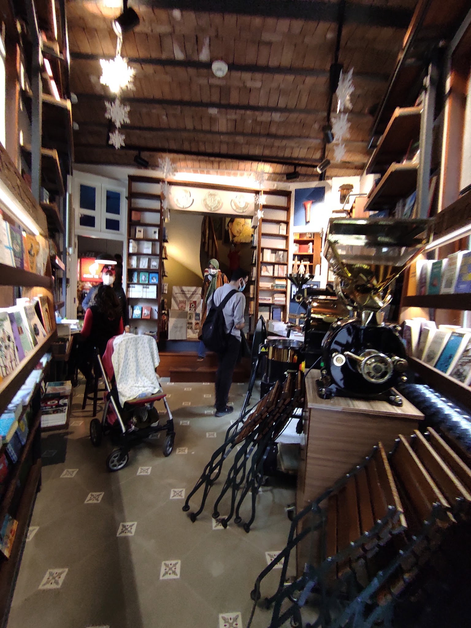 Nail Kitabevi & Cafe