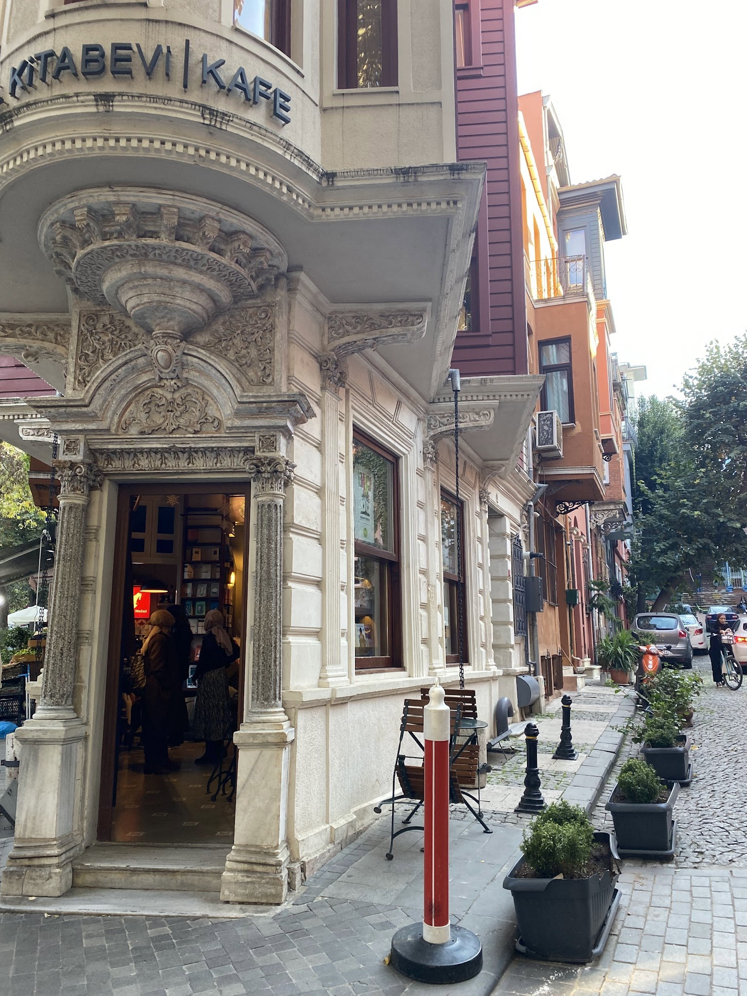 Nail Kitabevi & Cafe