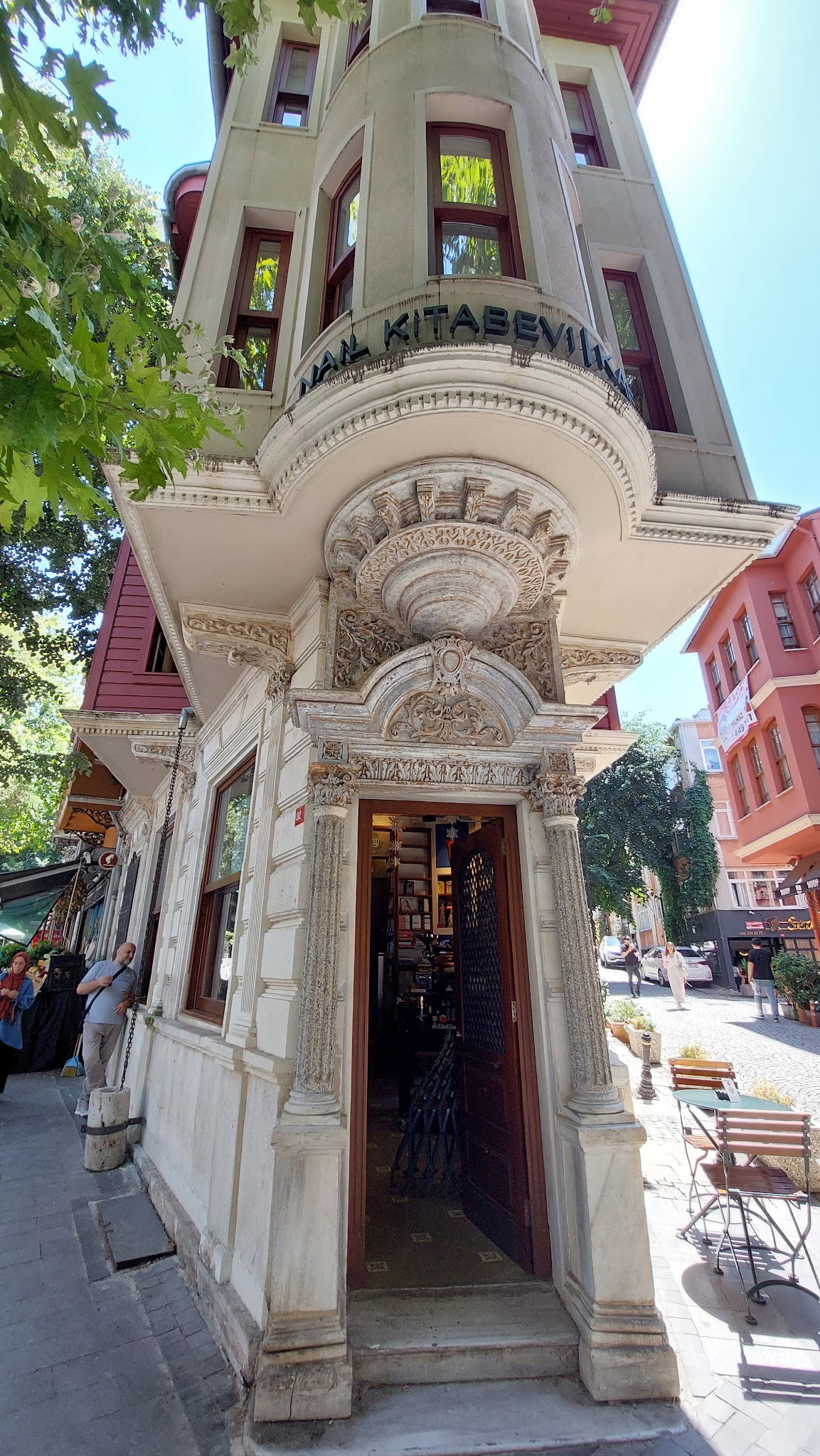 Nail Kitabevi & Cafe