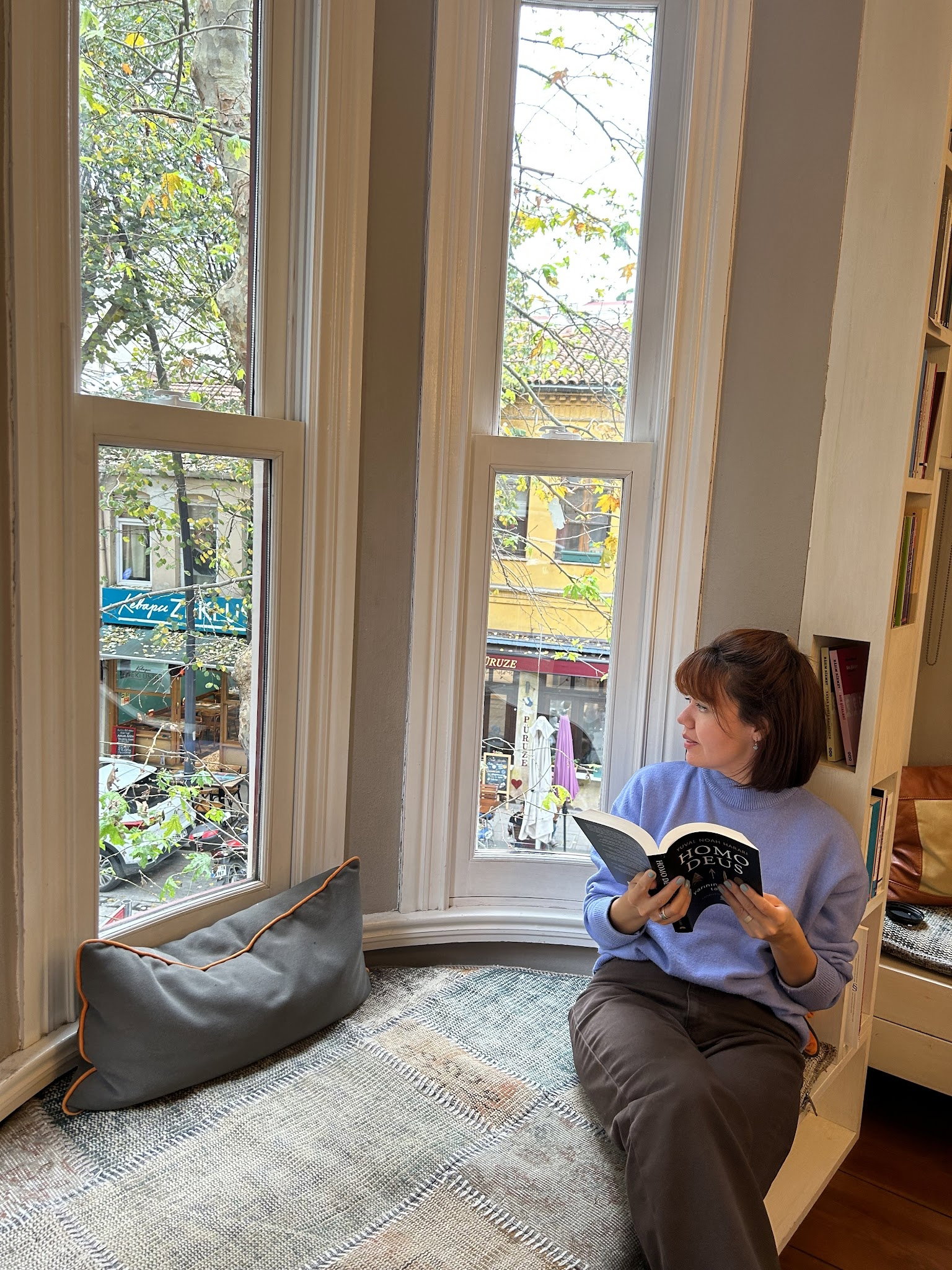 Nail Kitabevi & Cafe