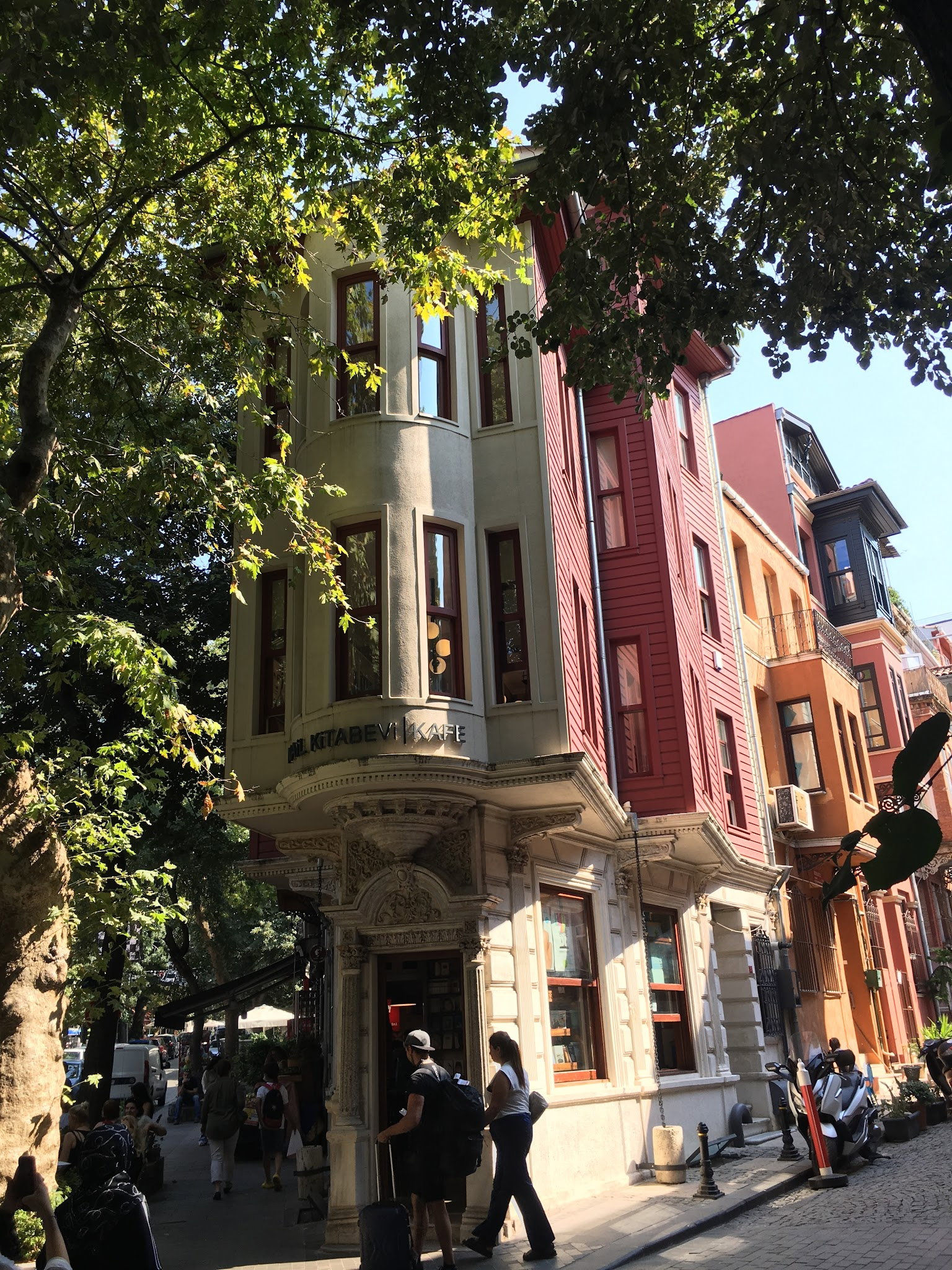 Nail Kitabevi & Cafe