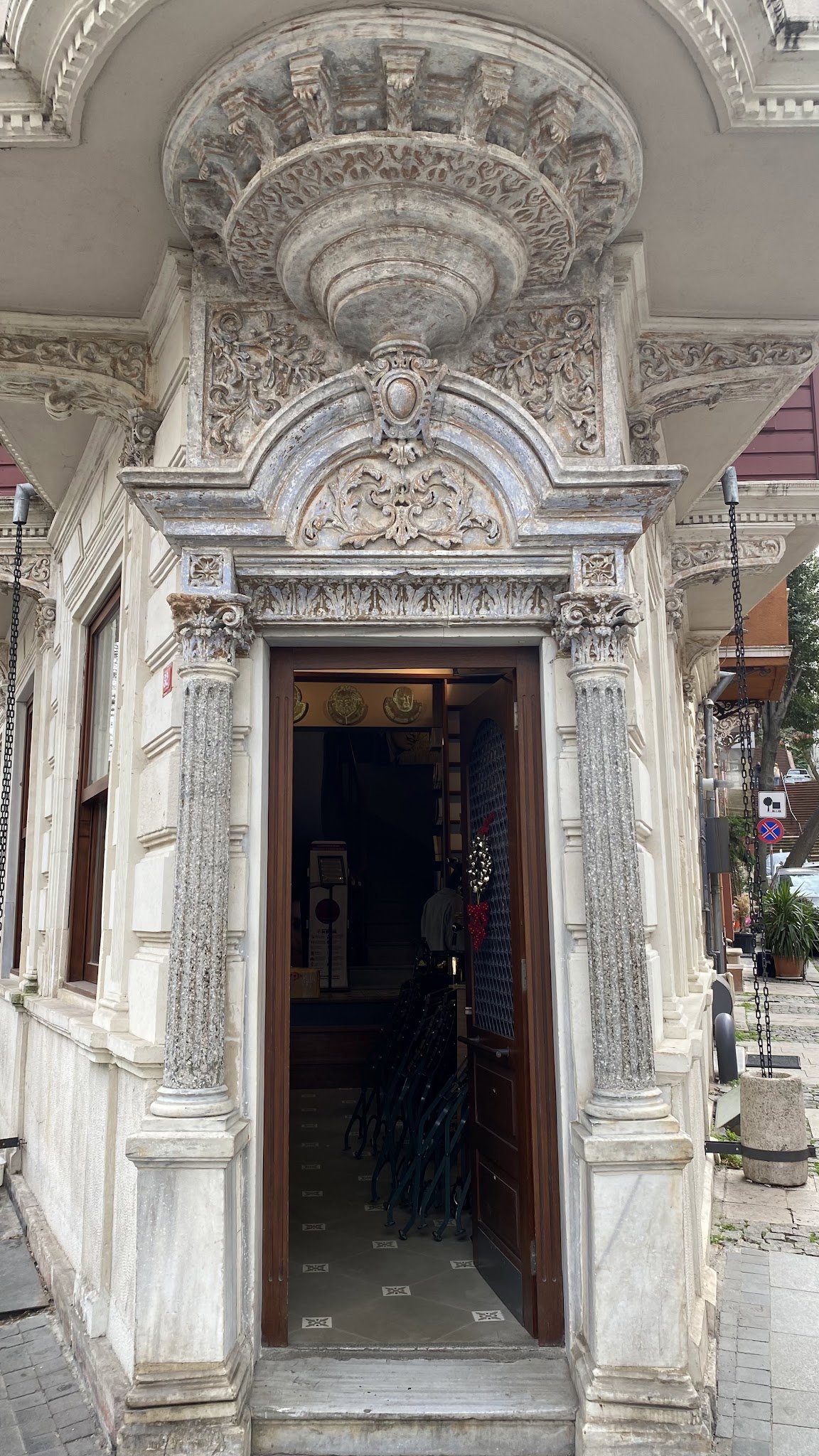 Nail Kitabevi & Cafe