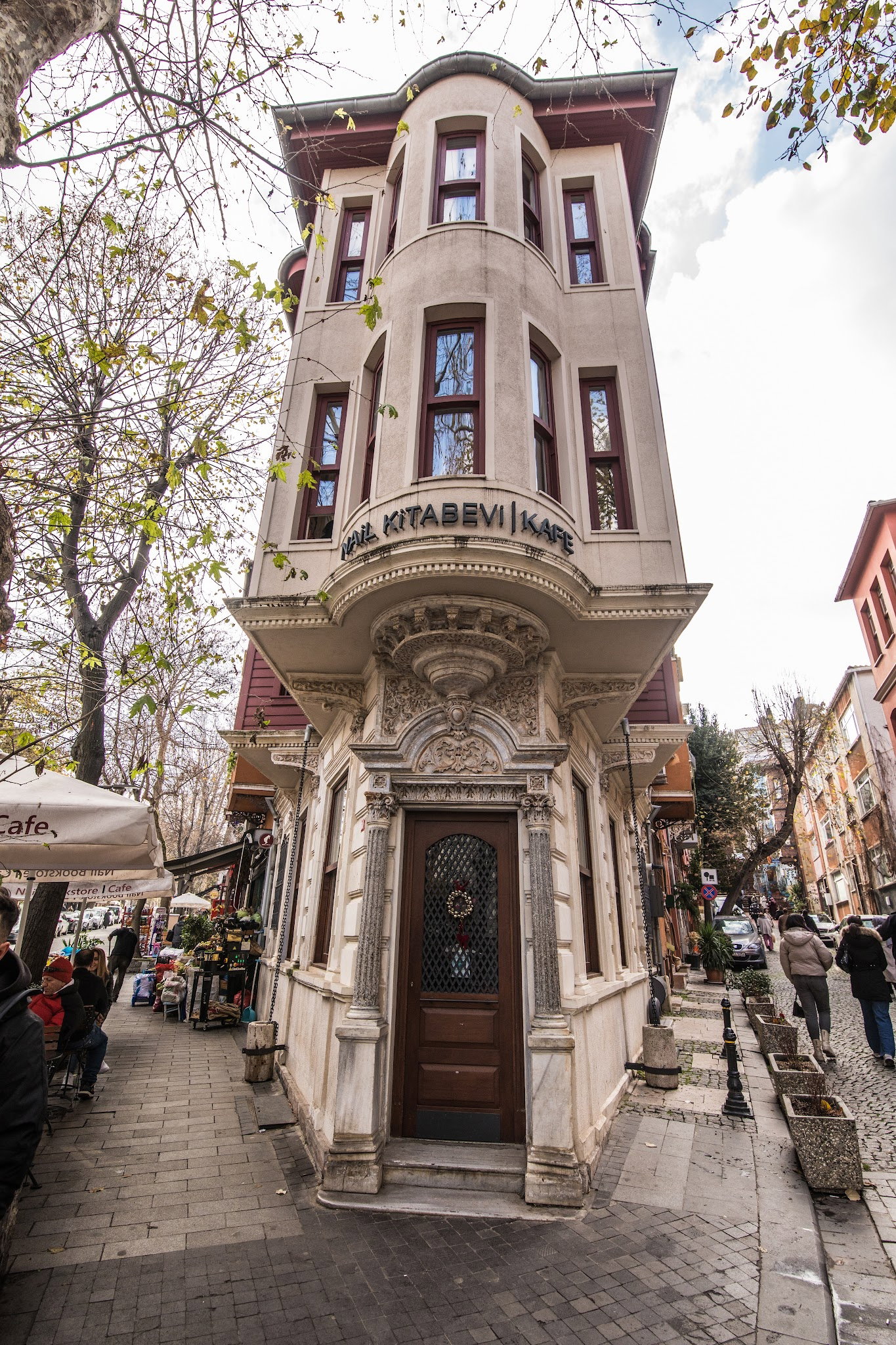 Nail Kitabevi & Cafe