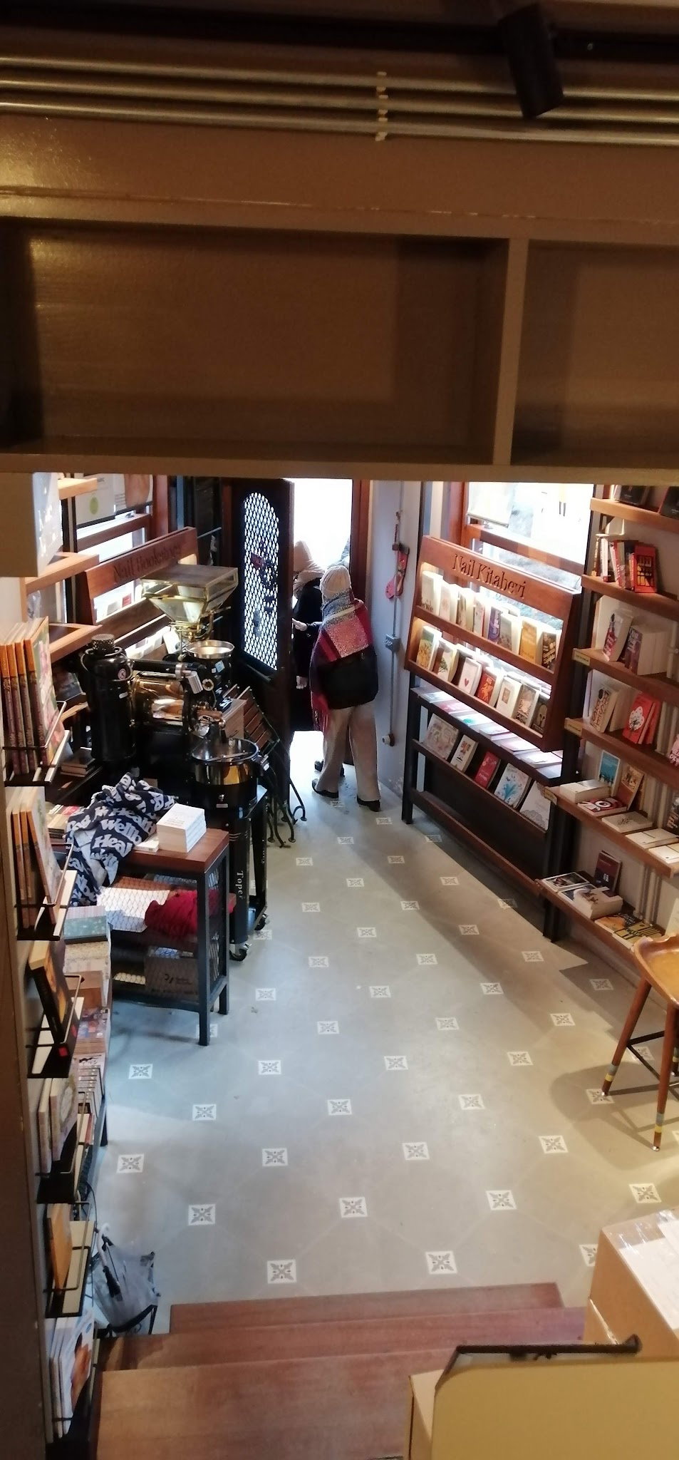 Nail Kitabevi & Cafe