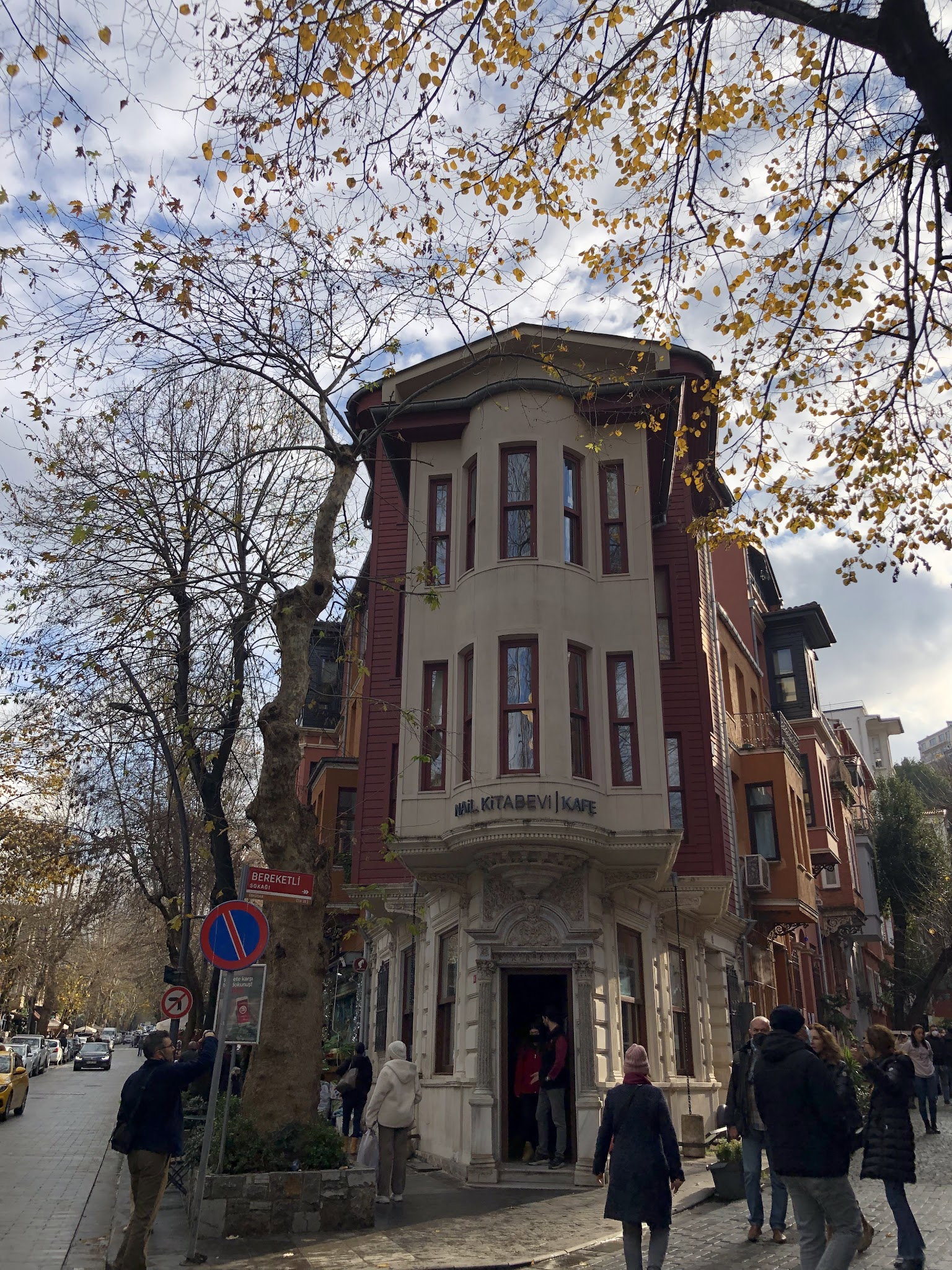 Nail Kitabevi & Cafe