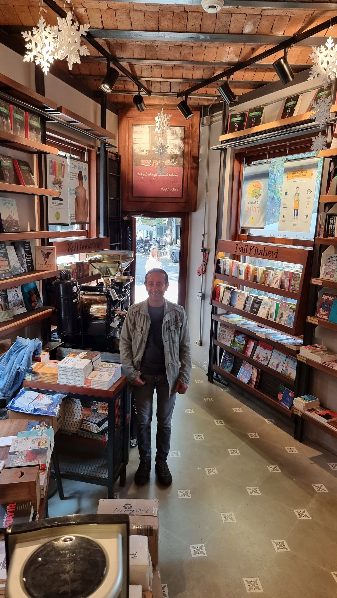 Nail Kitabevi & Cafe