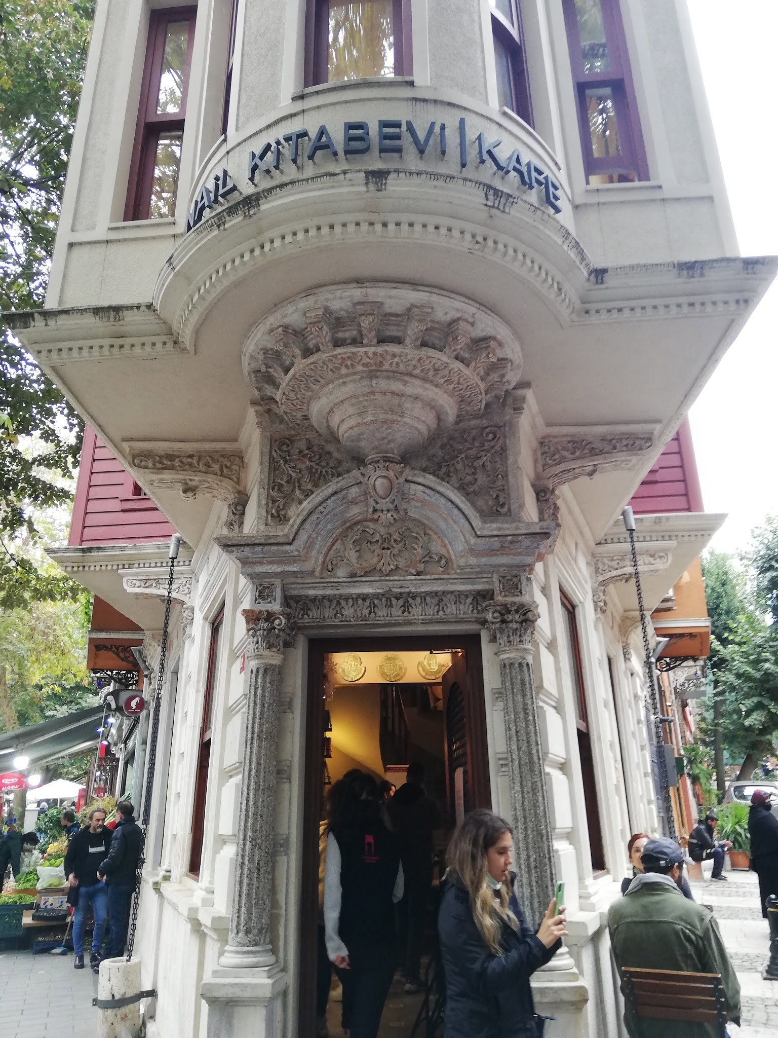 Nail Kitabevi & Cafe