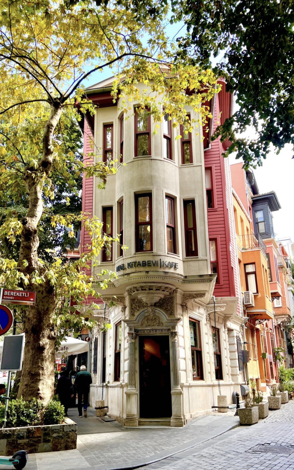 Nail Kitabevi & Cafe