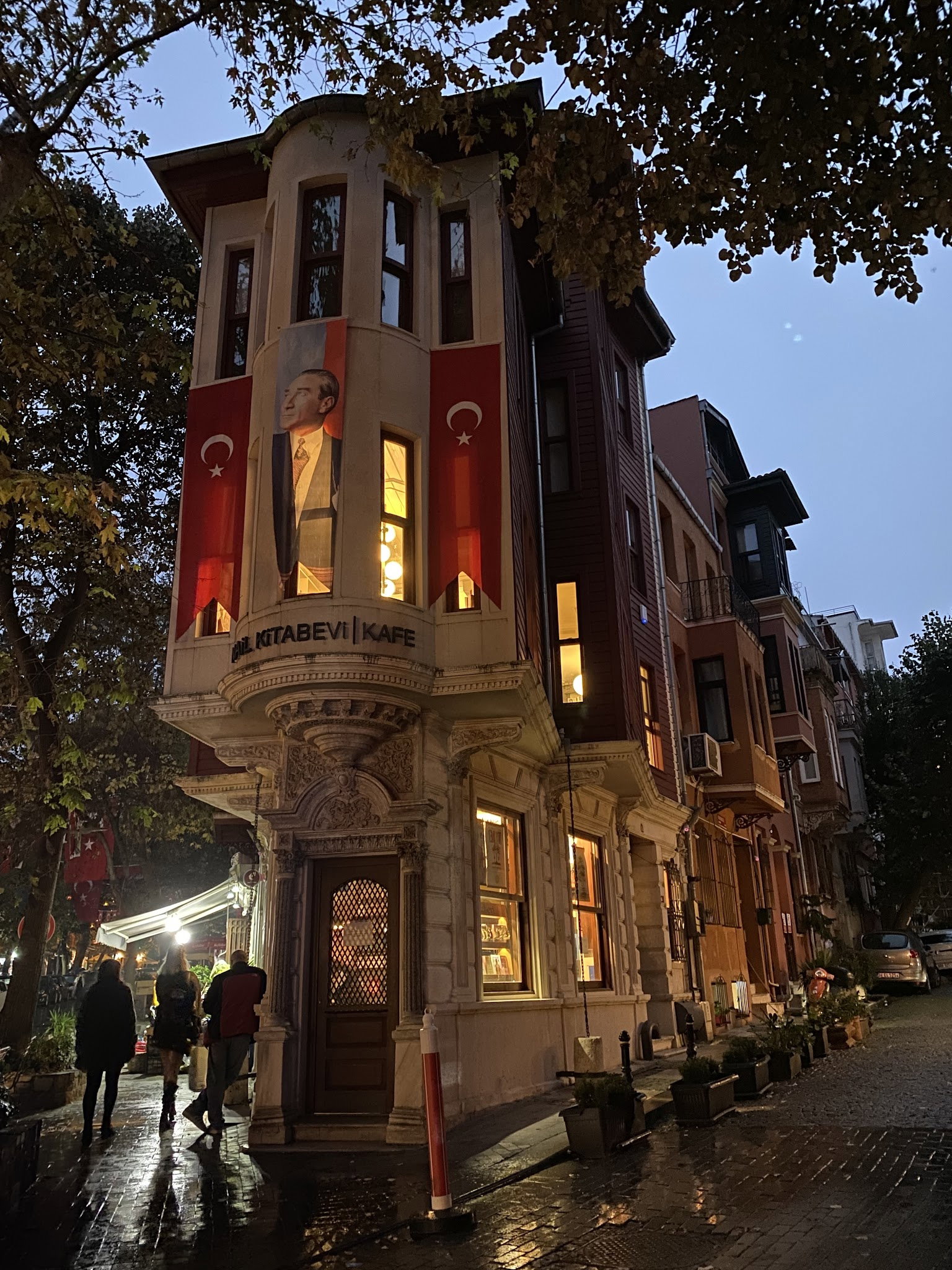 Nail Kitabevi & Cafe